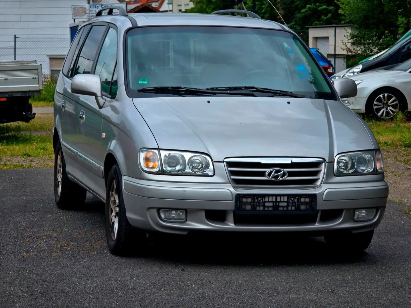 Hyundai Trajet 2.0 GLS 7 Sitze Ledesitze Doppelklima Argent - 2