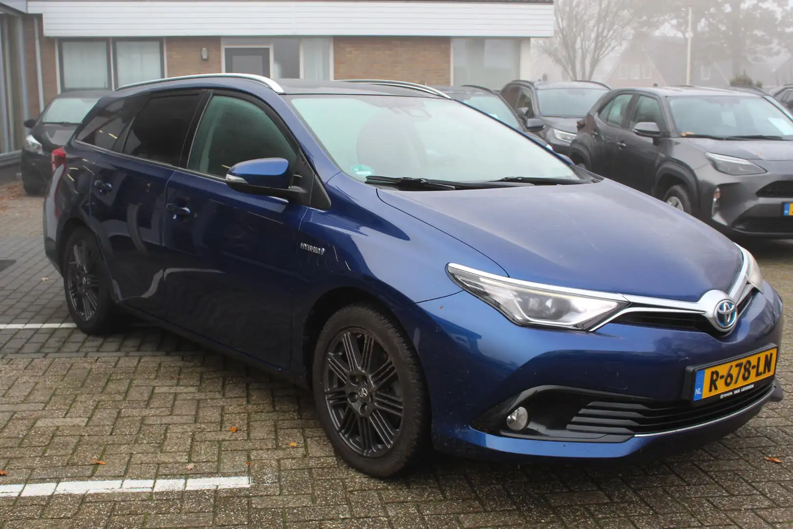 Toyota Auris Touring Sports 1.8 HYBRID LEASE PRO TREKHAAK PANOD Blau - 2