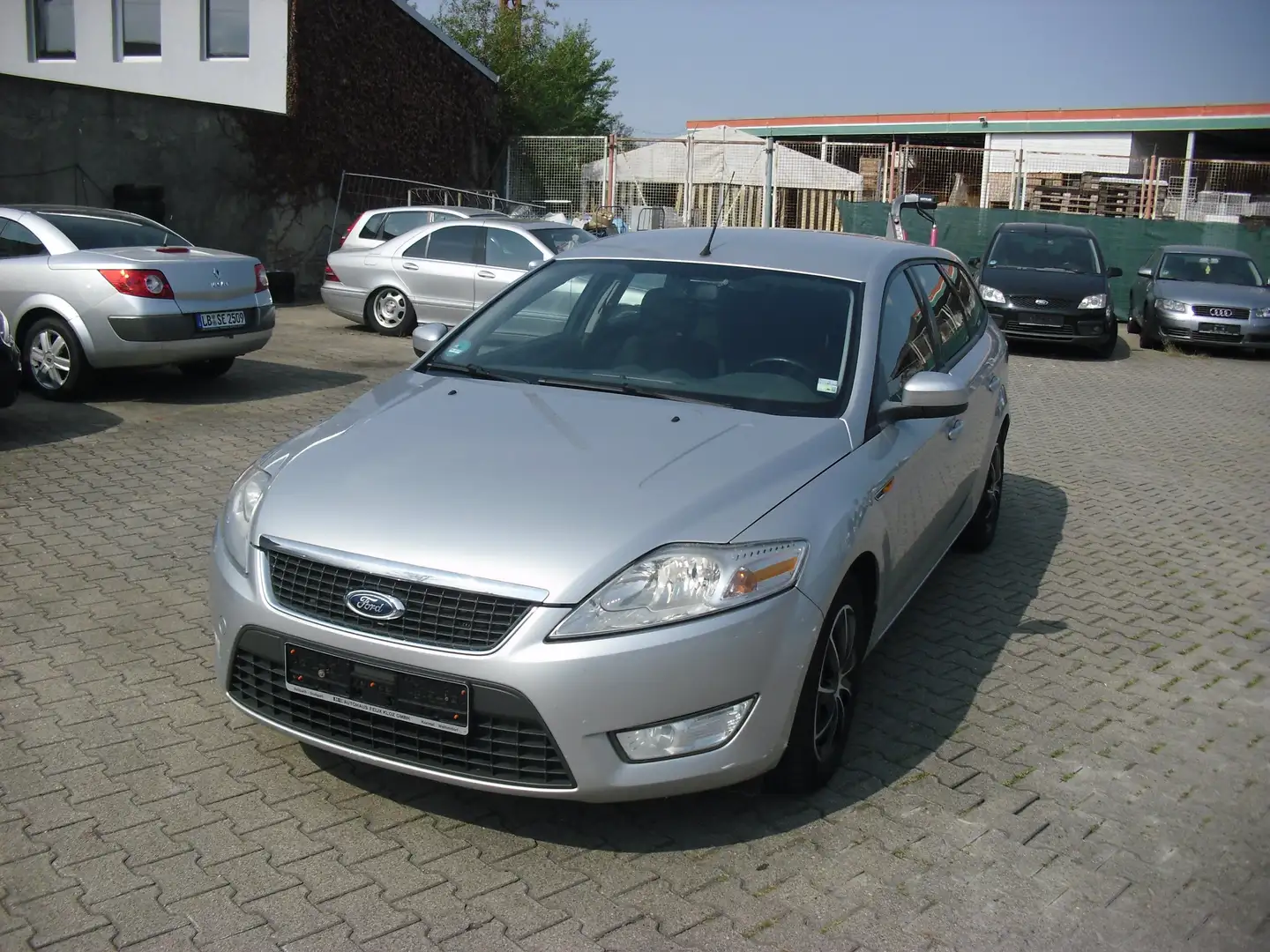 Ford Mondeo Mondeo Turnier Diesel Turnier 2.0 TDCi Ghia X Grau - 1