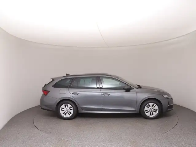 Skoda Octavia view 8