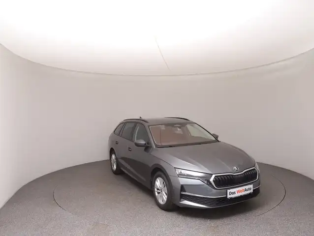 Skoda Octavia view 3