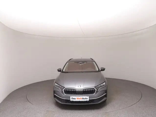 Skoda Octavia view 2