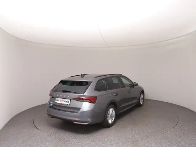 Skoda Octavia view 4