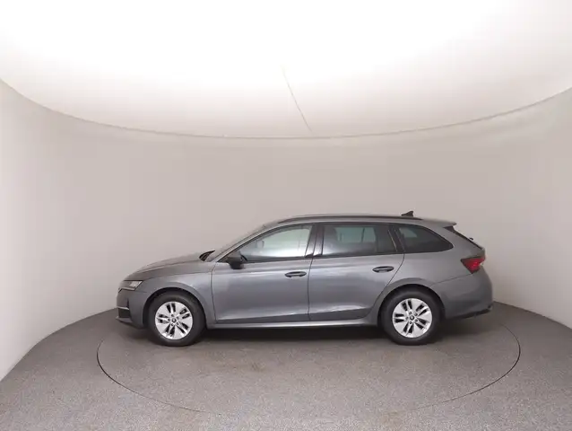 Skoda Octavia view 7