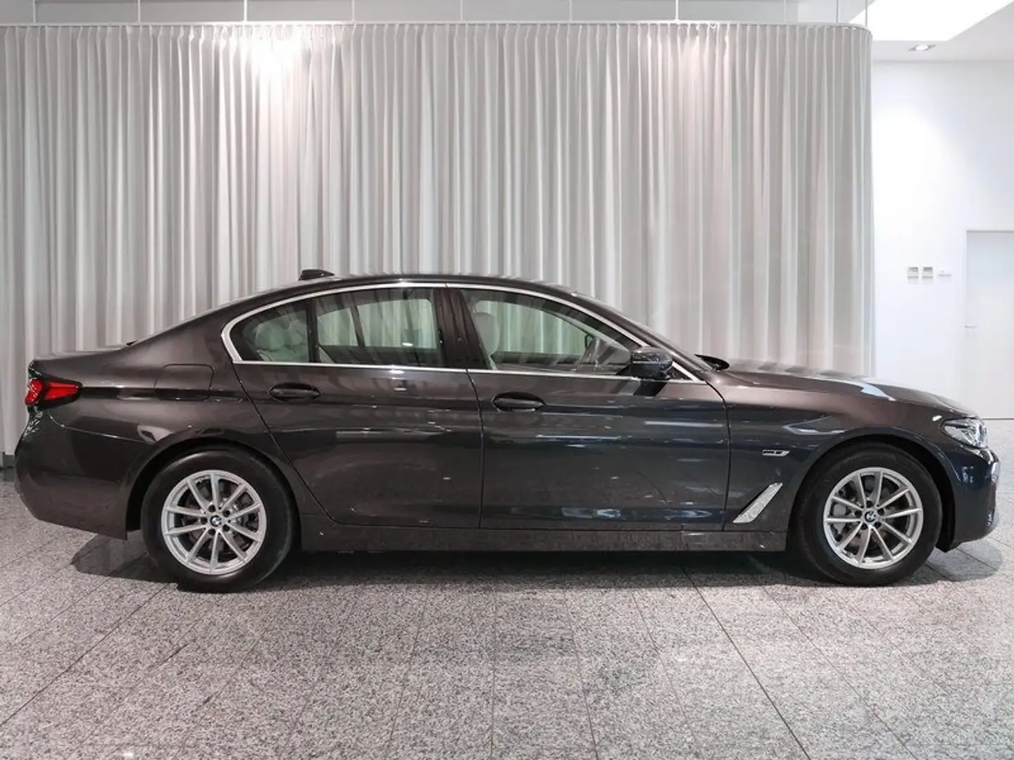 BMW 530 e Lim. Laser HUD RFK DAB DrivAss Gris - 2