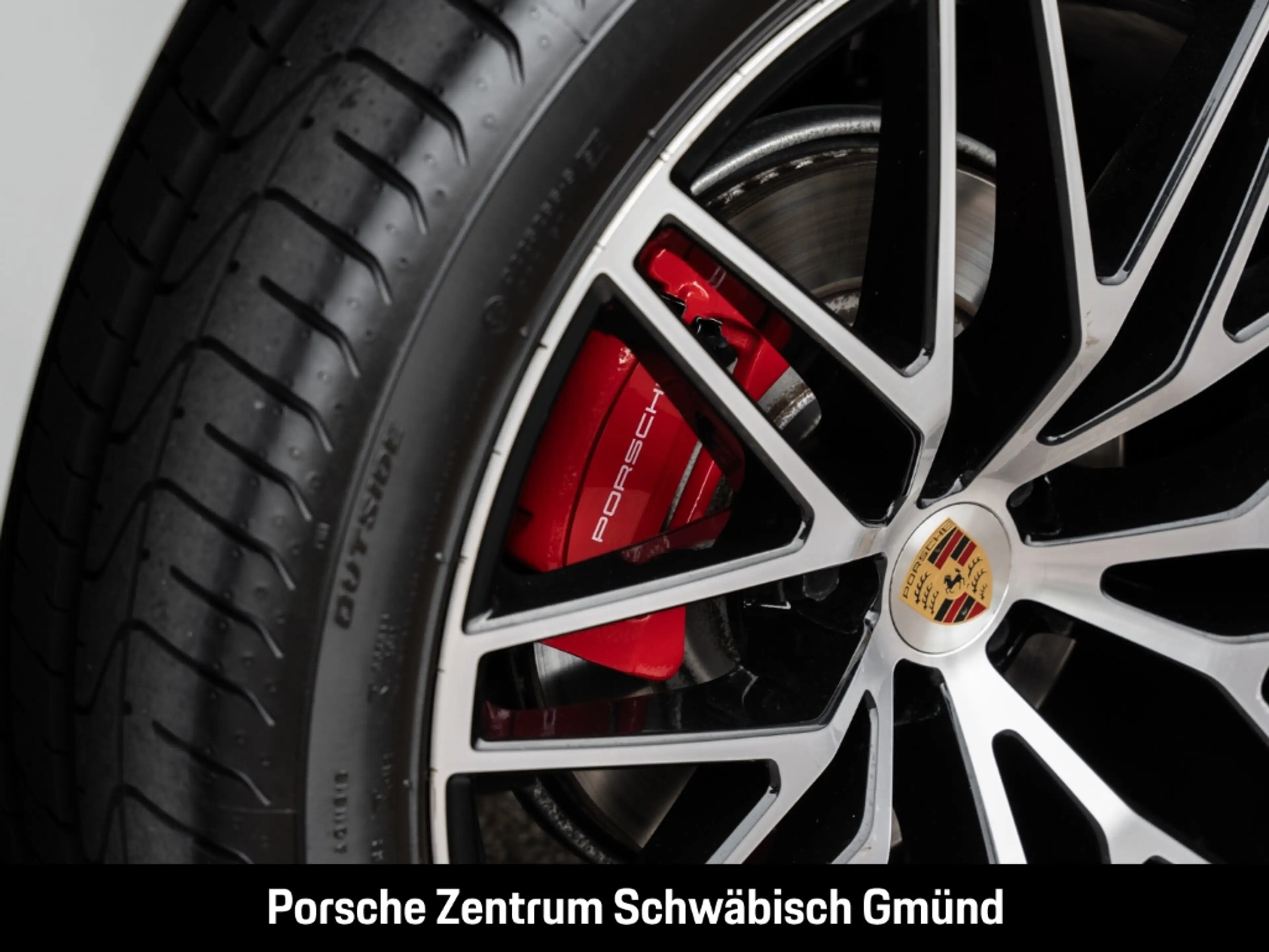 Porsche Macan S — photo 11