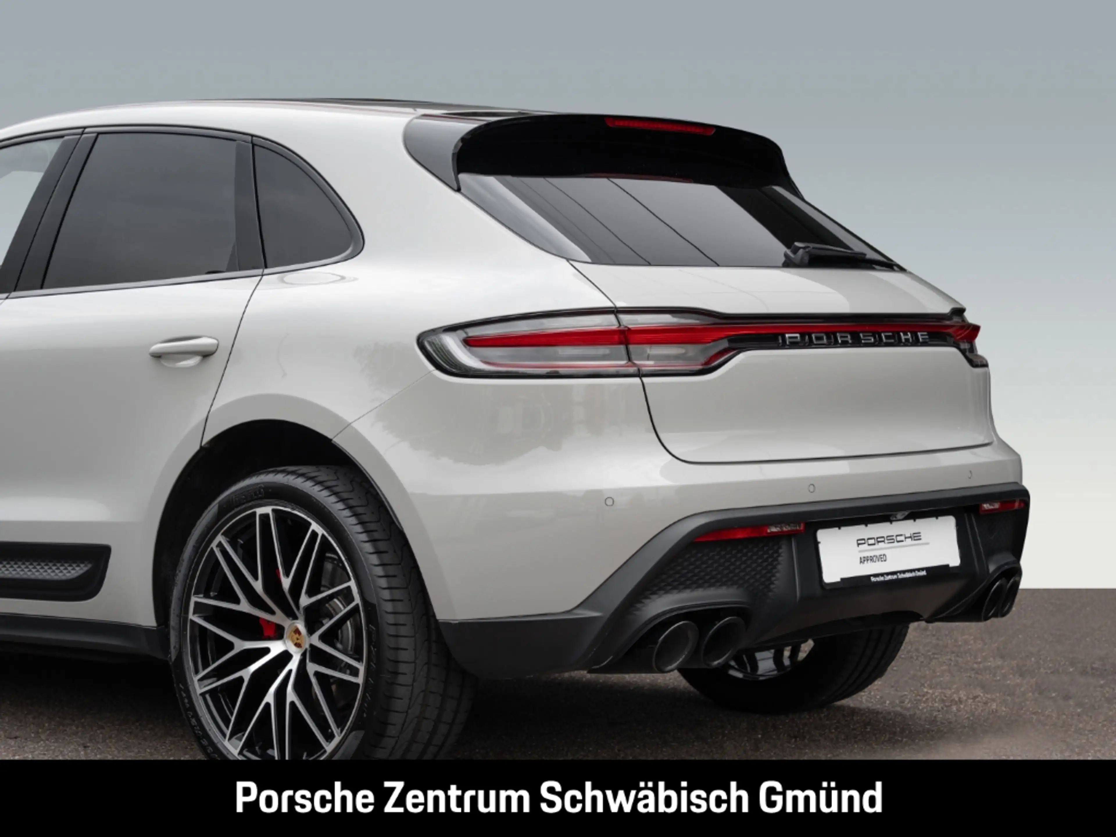 Porsche Macan S — photo 13