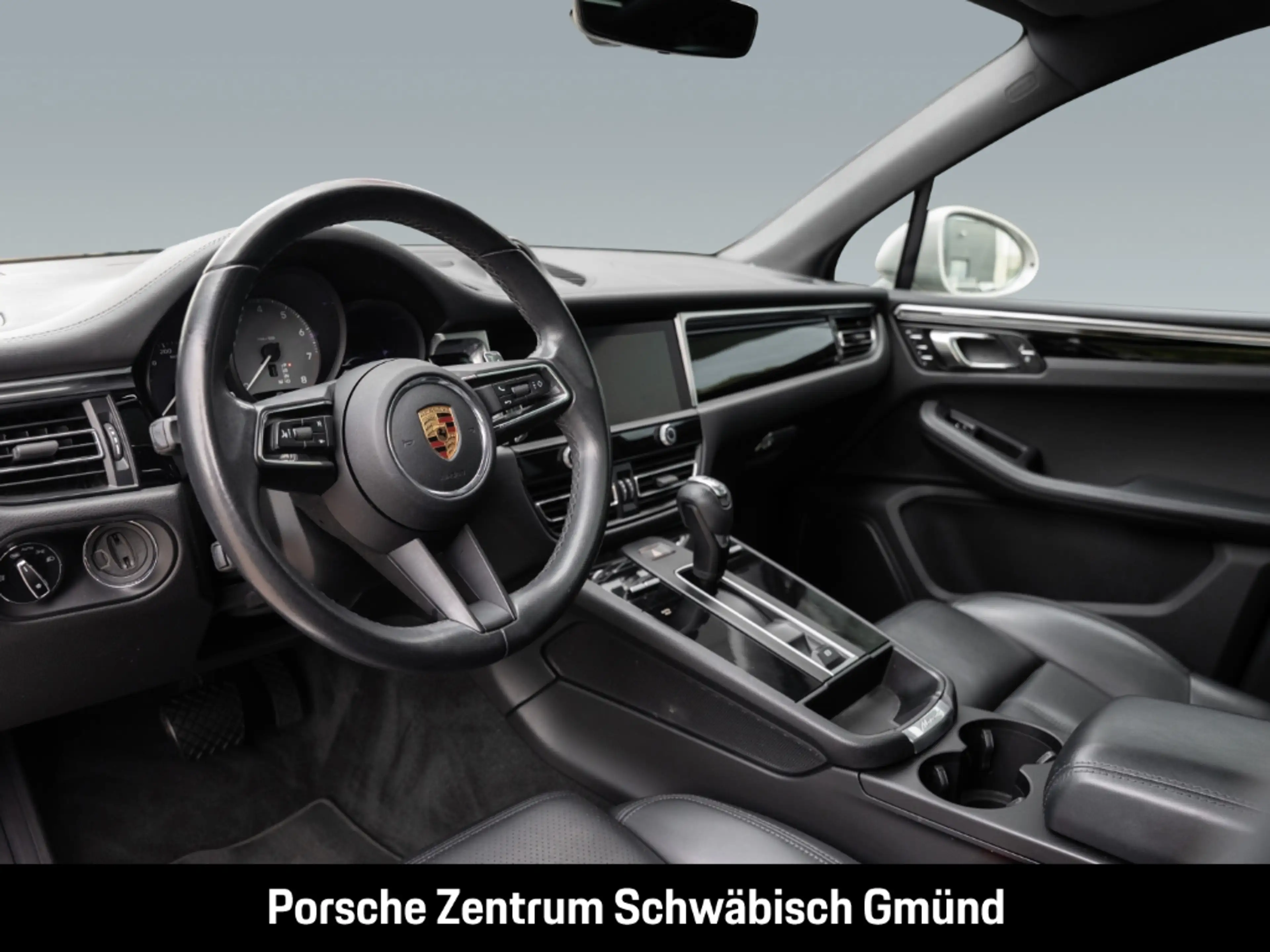 Porsche Macan S — photo 5