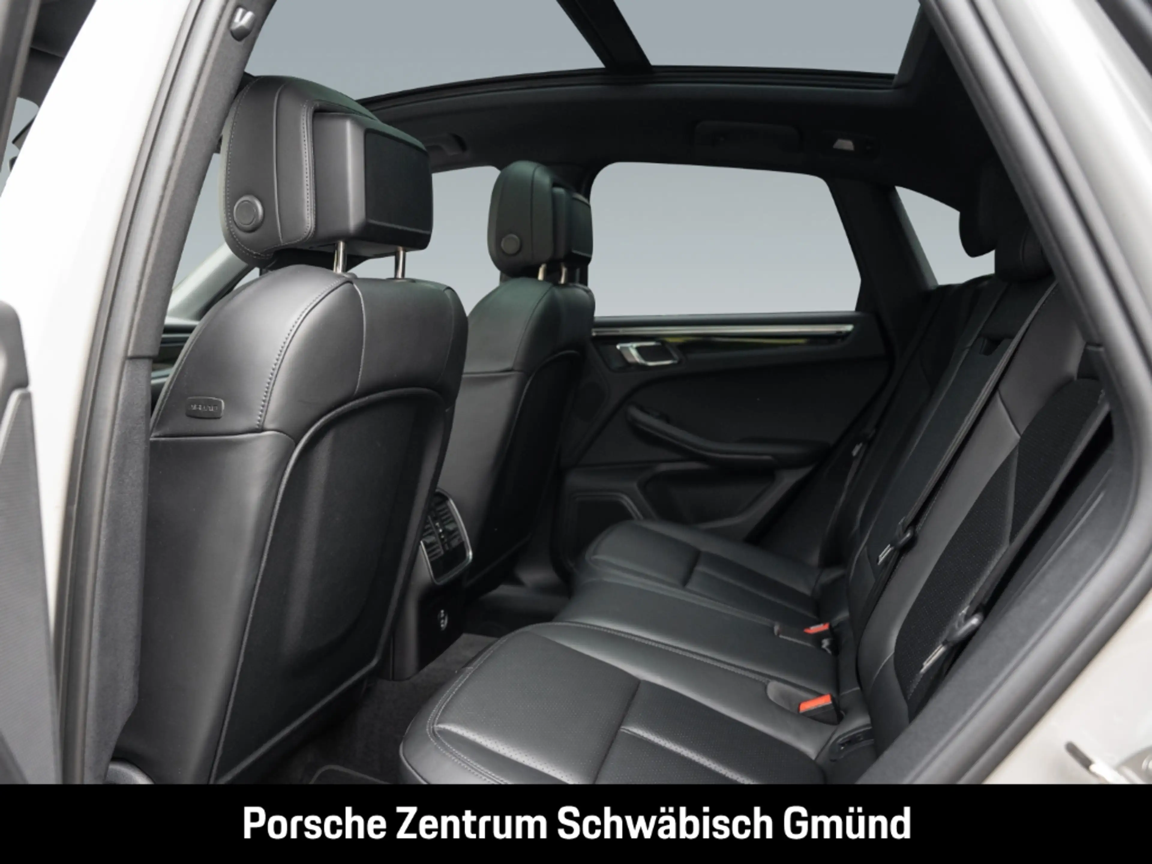 Porsche Macan S — photo 7