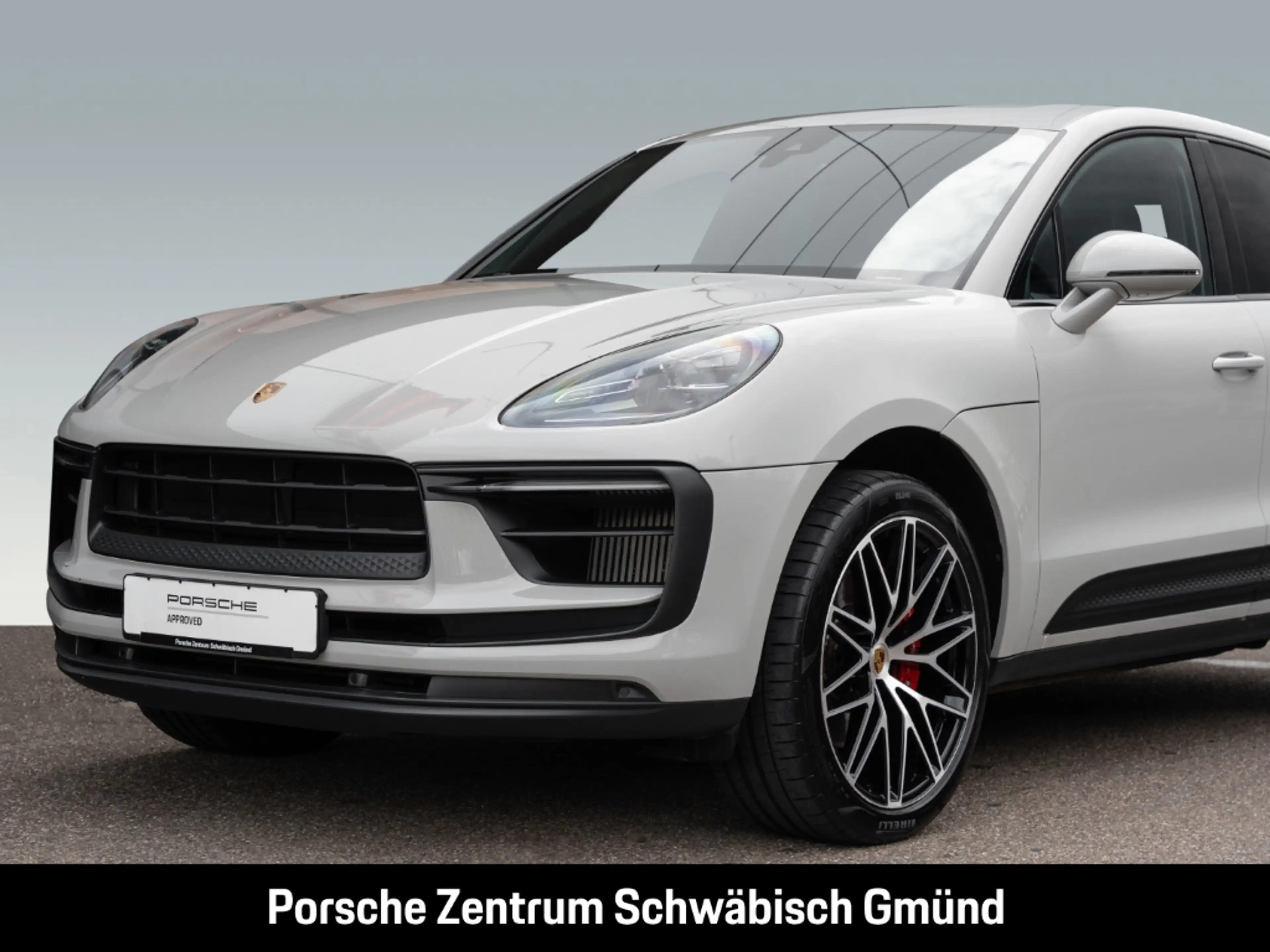 Porsche Macan S — photo 9