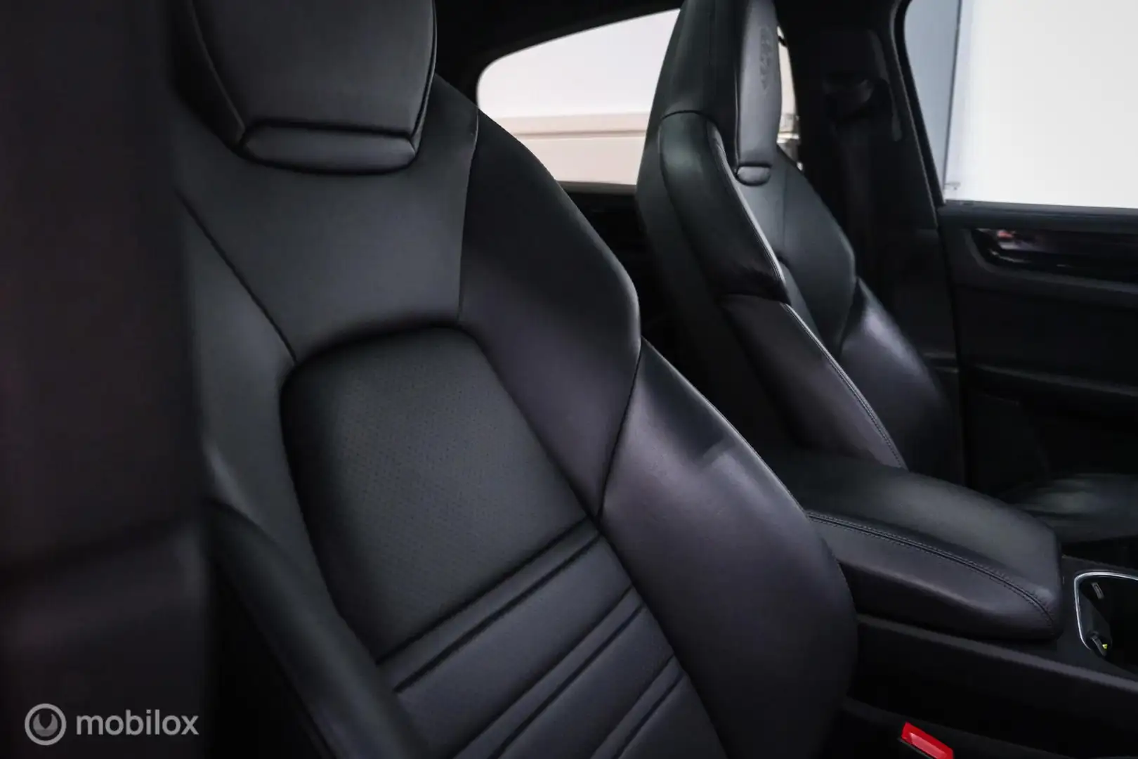 Porsche Cayenne Coupé 3.0 E-Hybrid | Karmijn Rood | Sportchrono | Rood - 2
