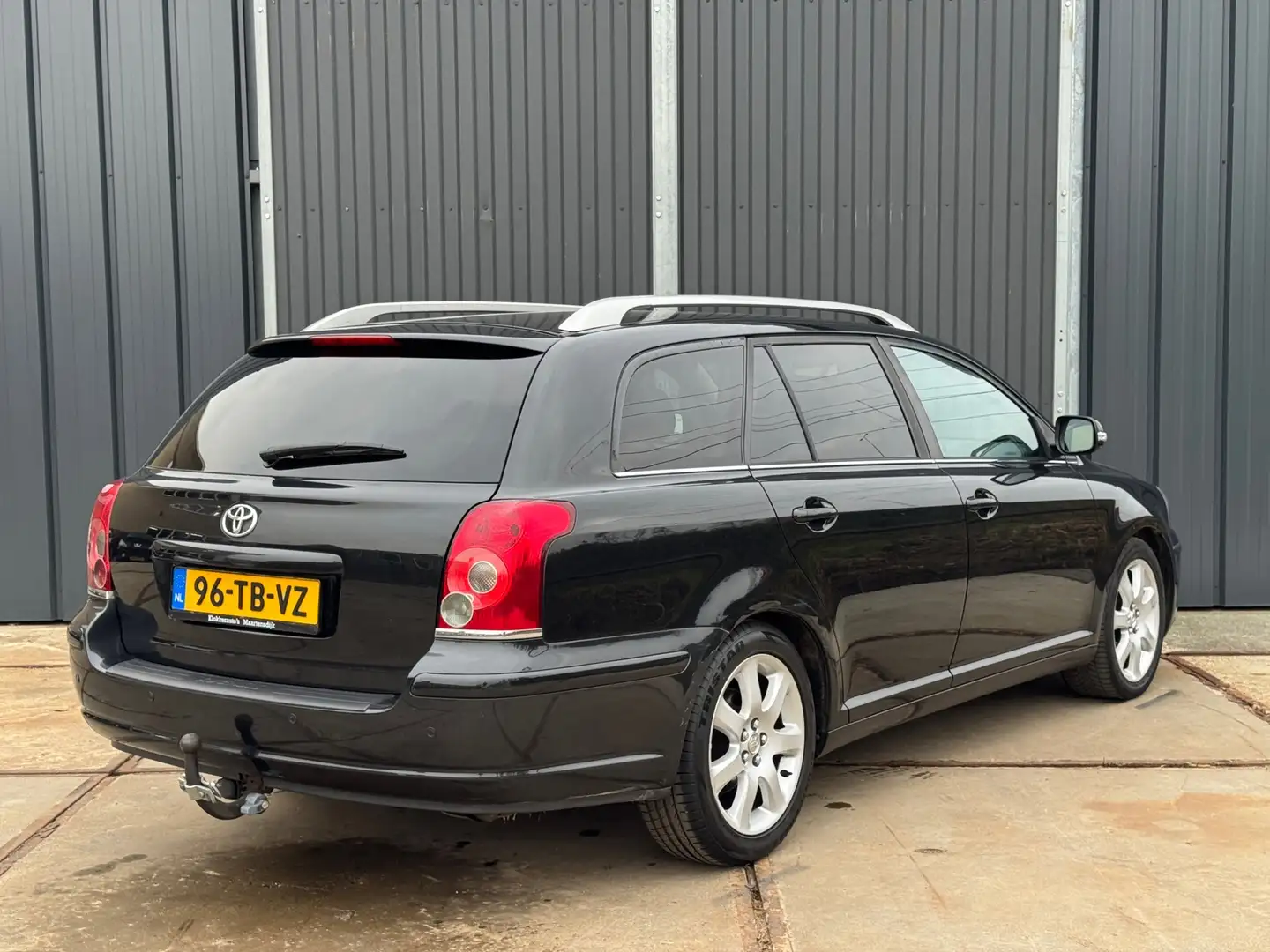 Toyota Avensis Wagon 2.4 VVTi Executive APK 11-2026 | Automaat | Schwarz - 2