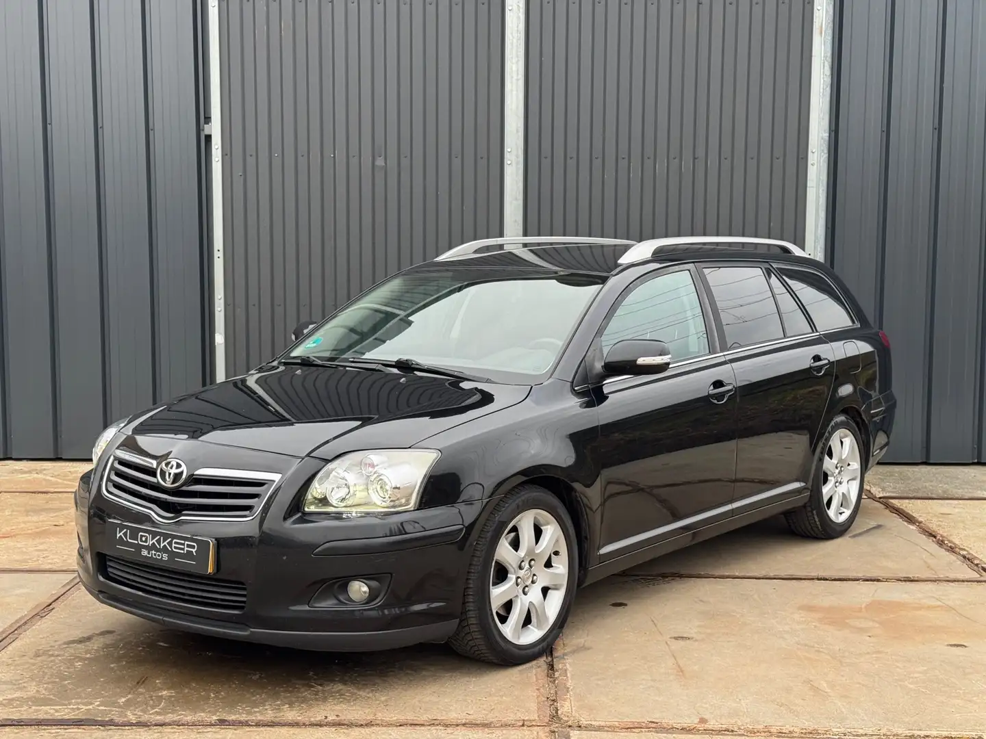 Toyota Avensis Wagon 2.4 VVTi Executive APK 11-2026 | Automaat | Schwarz - 1