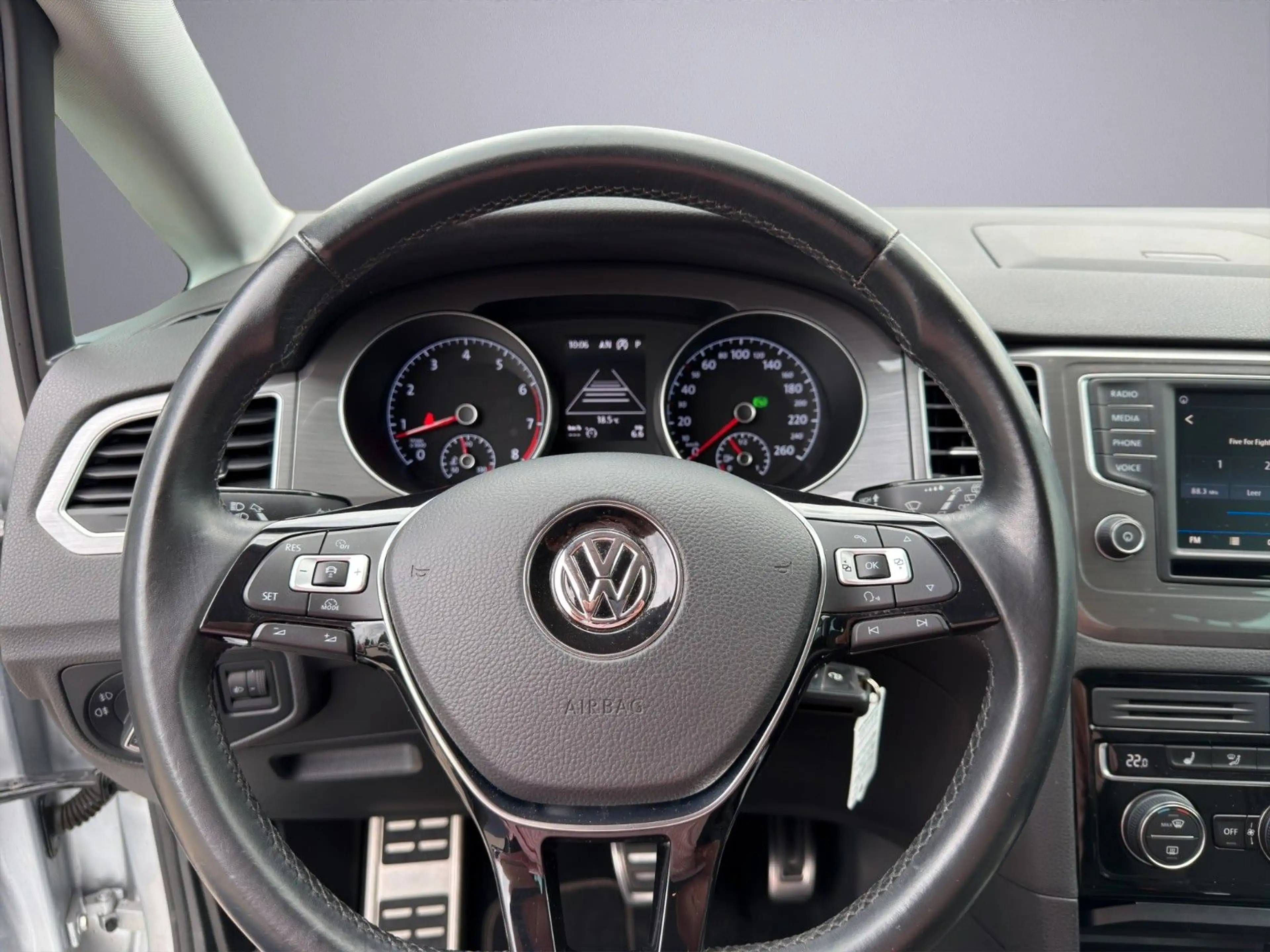 Volkswagen Golf Sportsvan Allstar 1.2 TSI DSG 81 KW Klima — photo 11