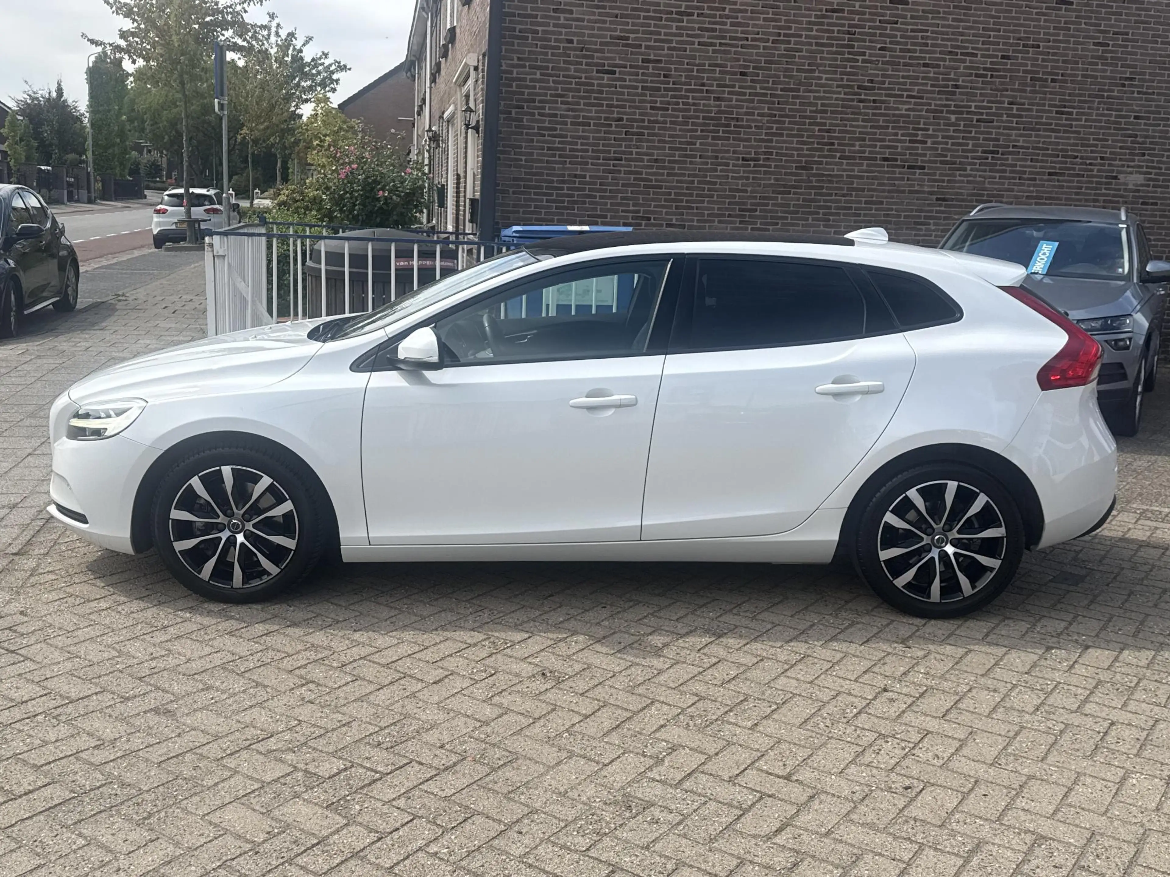 Volvo V40 1.5 T2 Geartronic — photo 3
