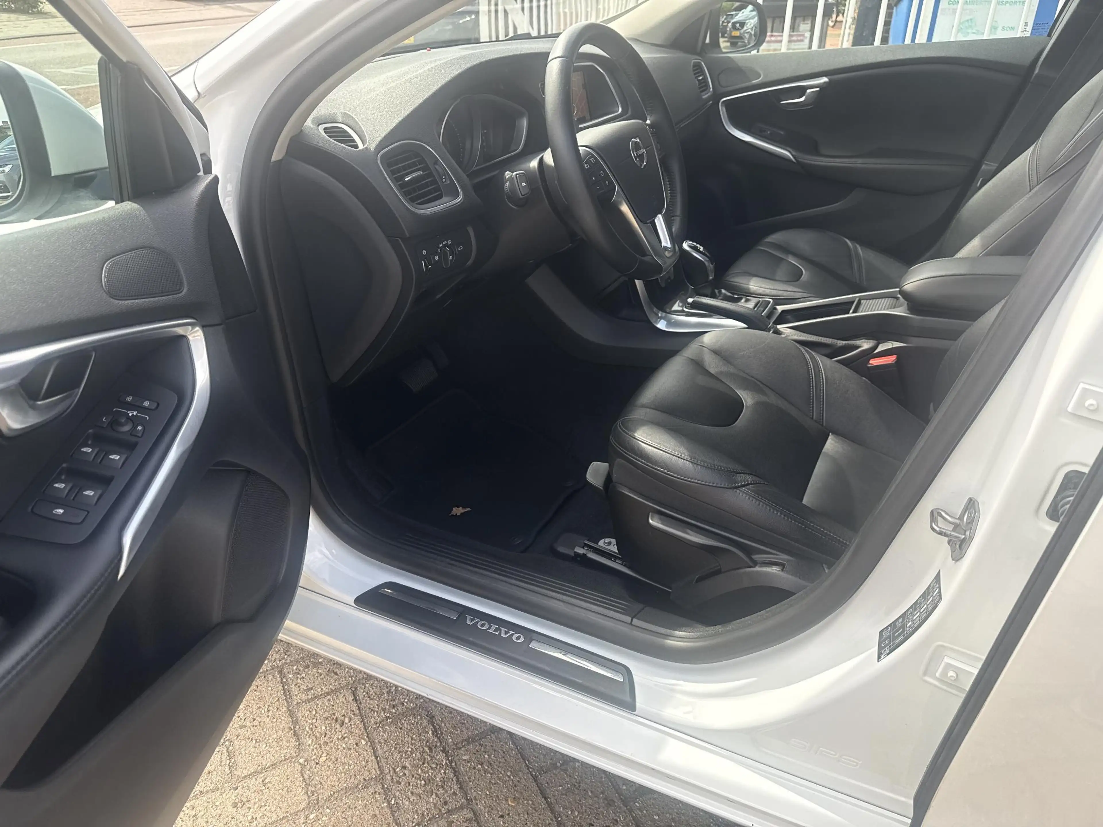 Volvo V40 1.5 T2 Geartronic — photo 12