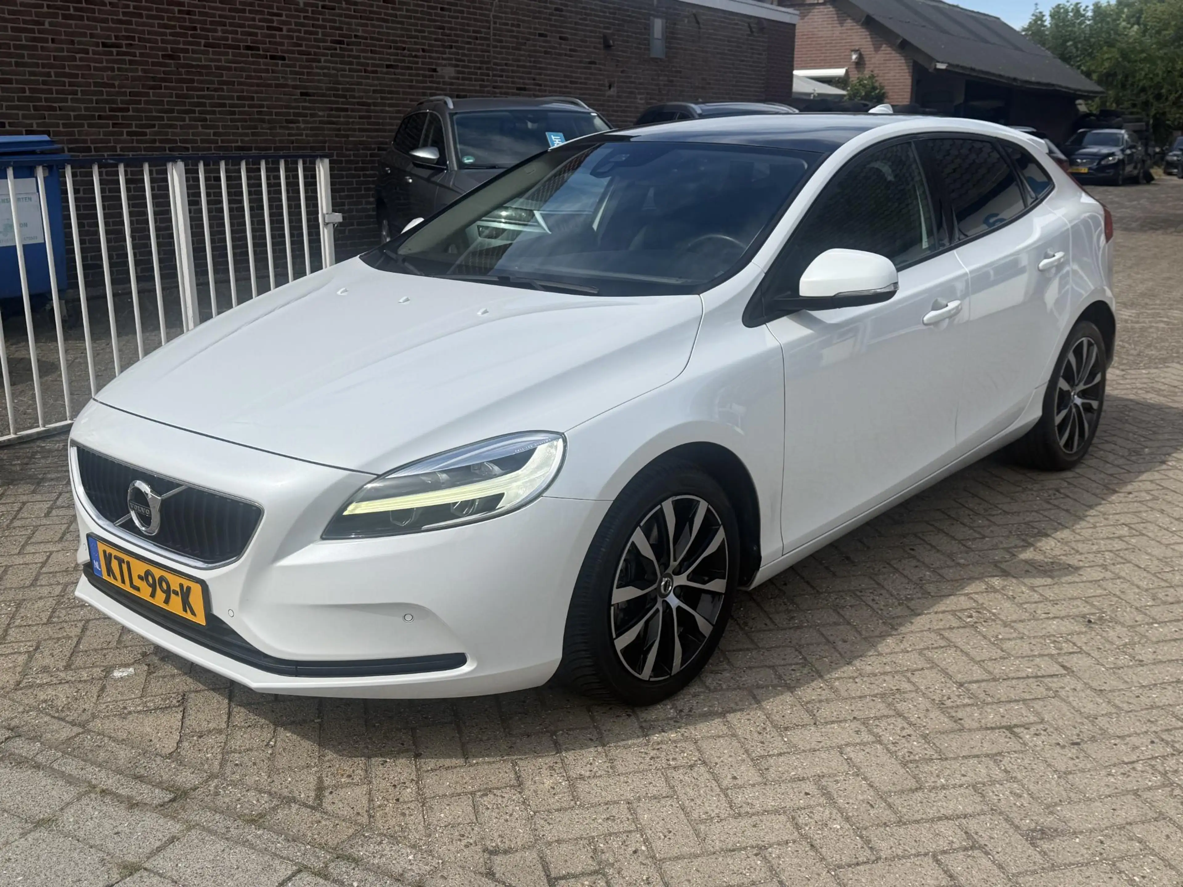 Volvo V40 1.5 T2 Geartronic — photo 2