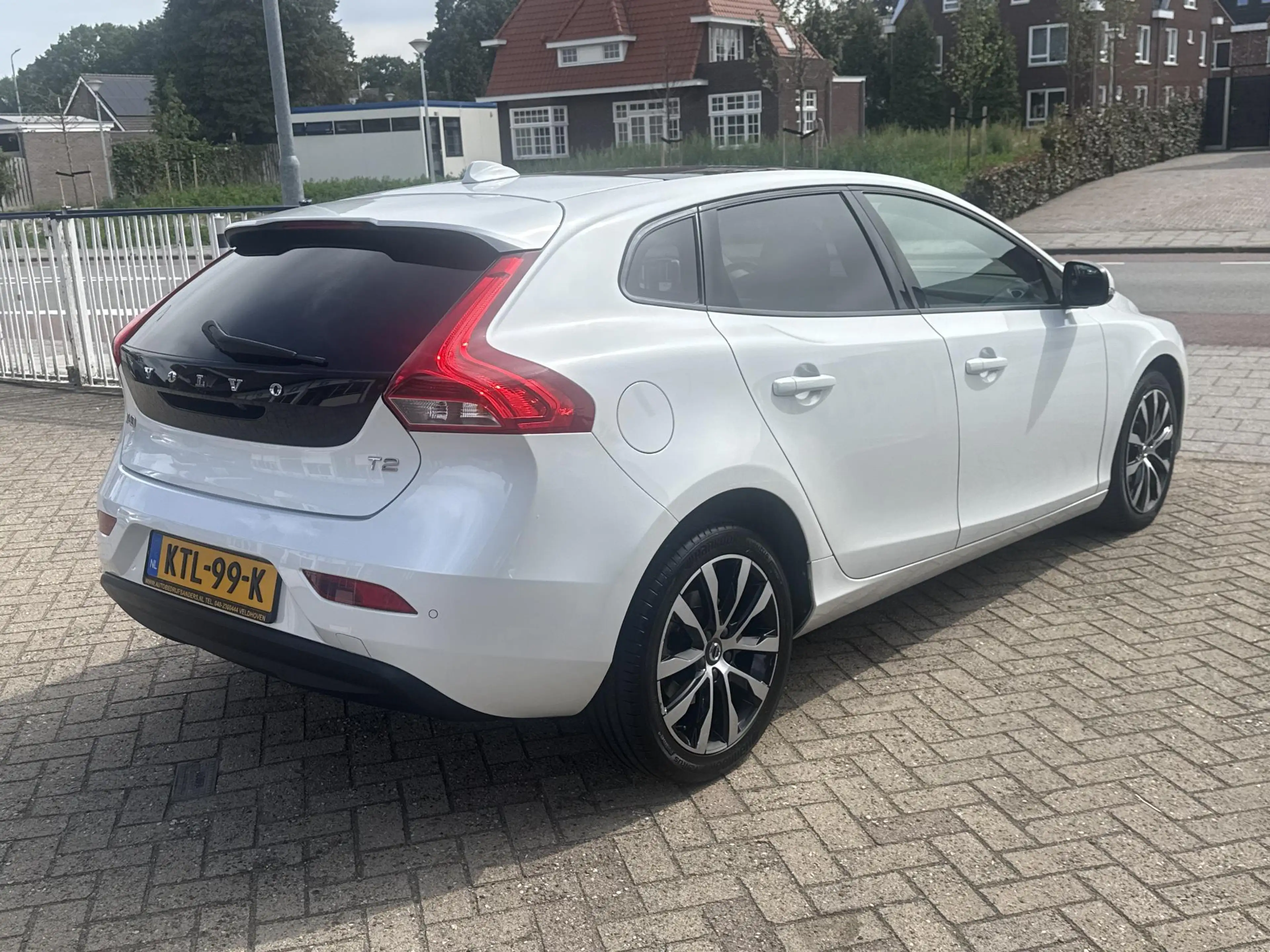 Volvo V40 1.5 T2 Geartronic — photo 6