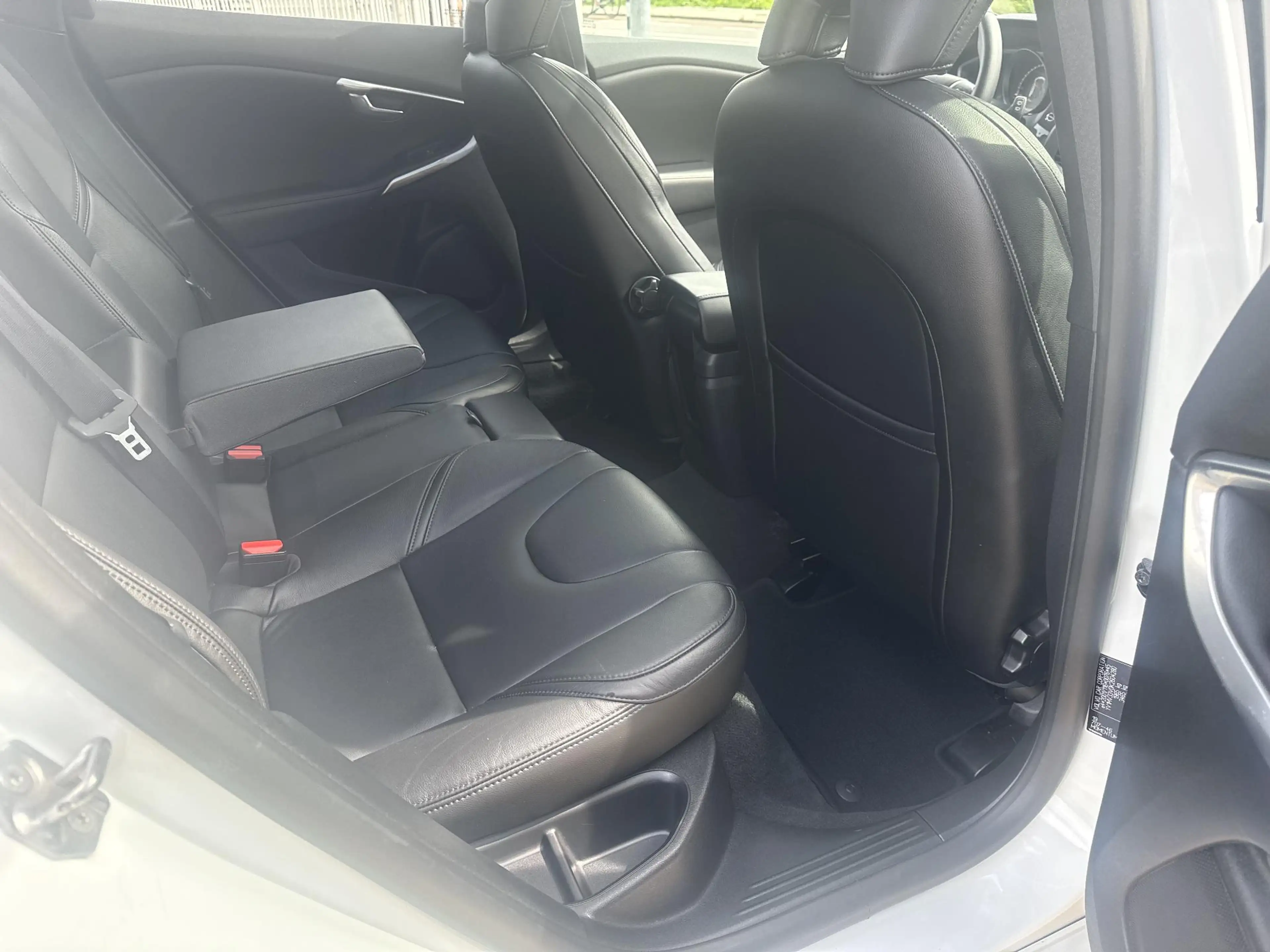 Volvo V40 1.5 T2 Geartronic — photo 9