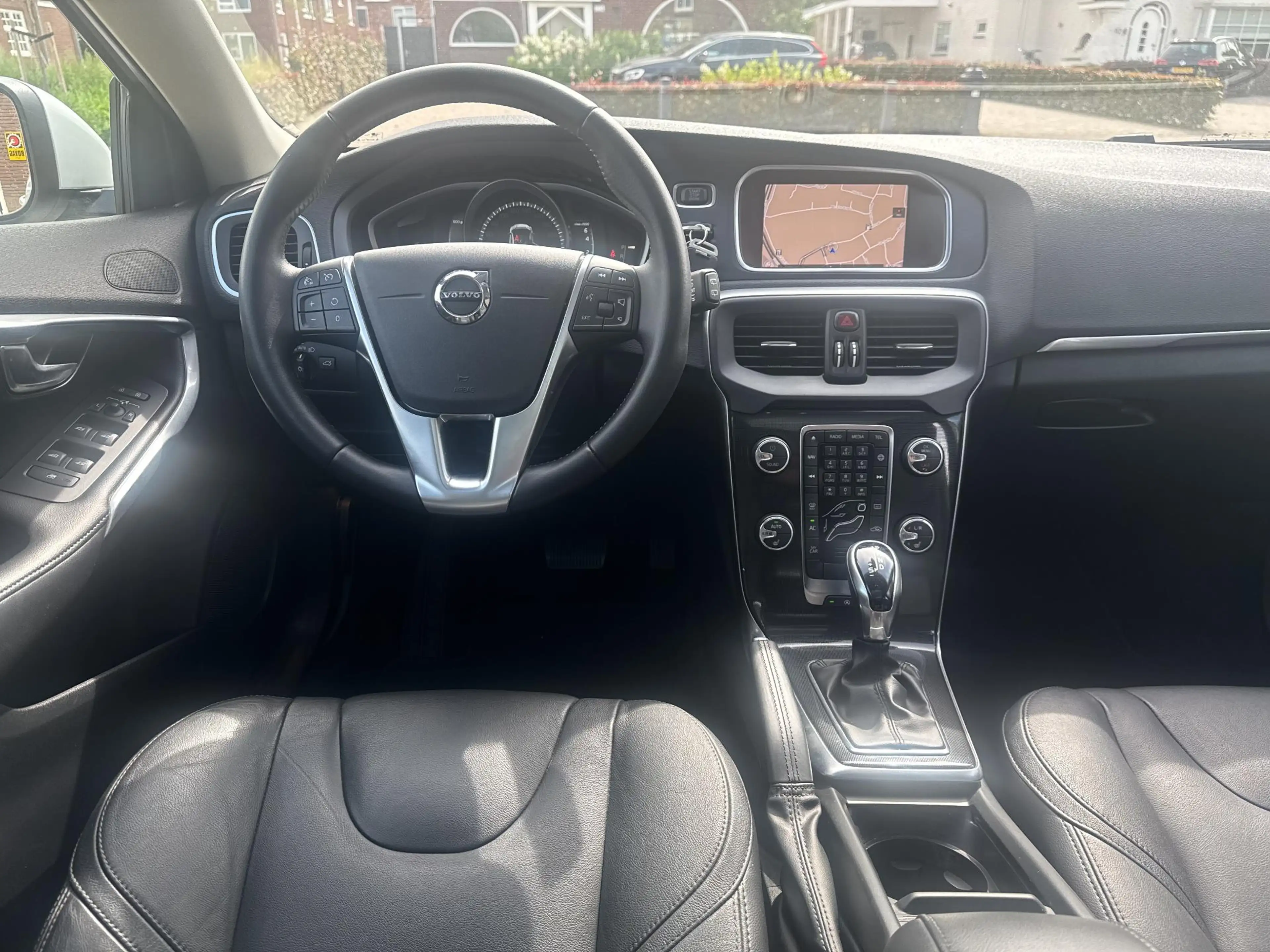 Volvo V40 1.5 T2 Geartronic — photo 11