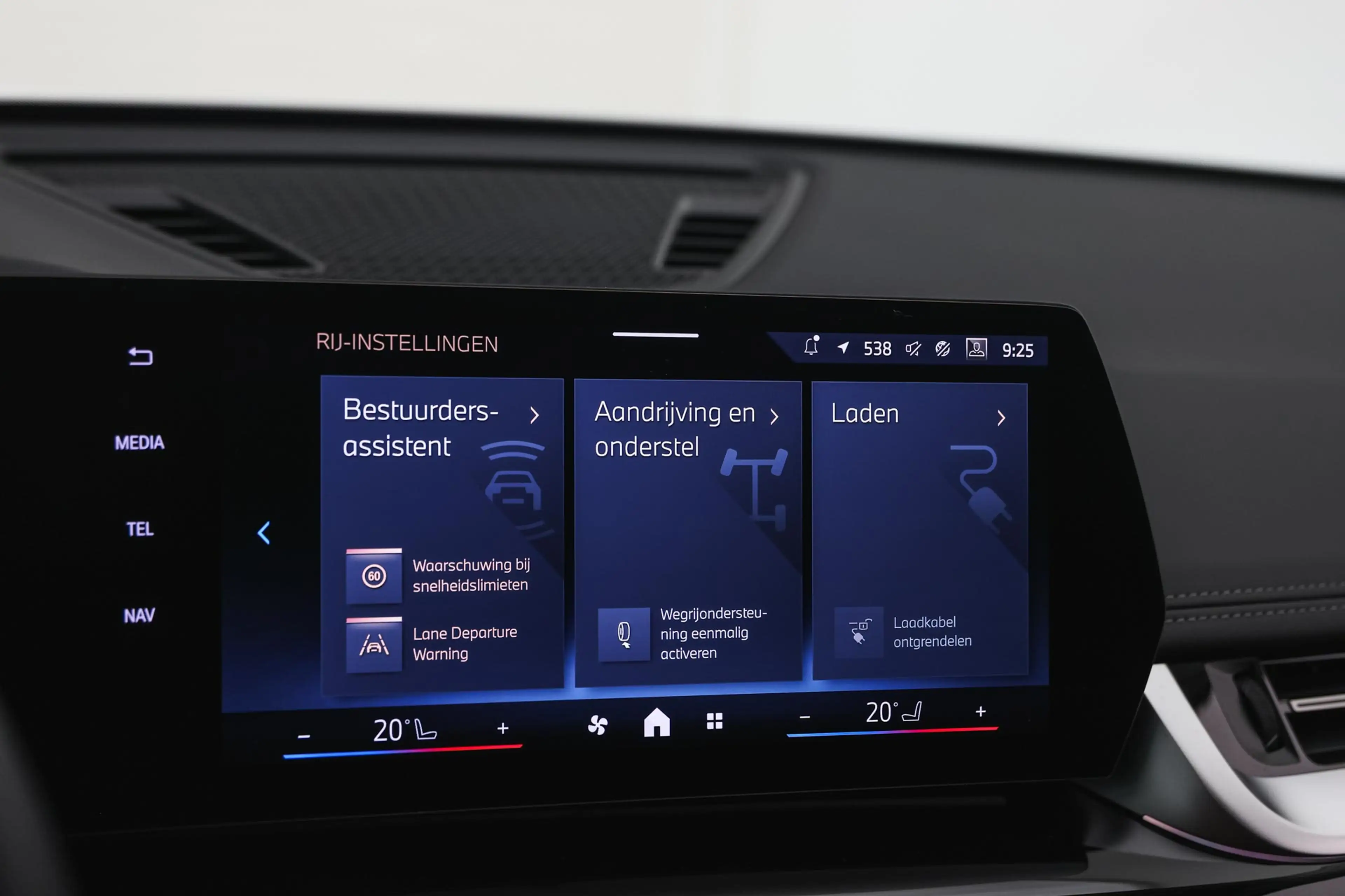 BMW iX1 eDrive20 xLine / Achteruitrijcamera / Adaptieve LE — photo 15
