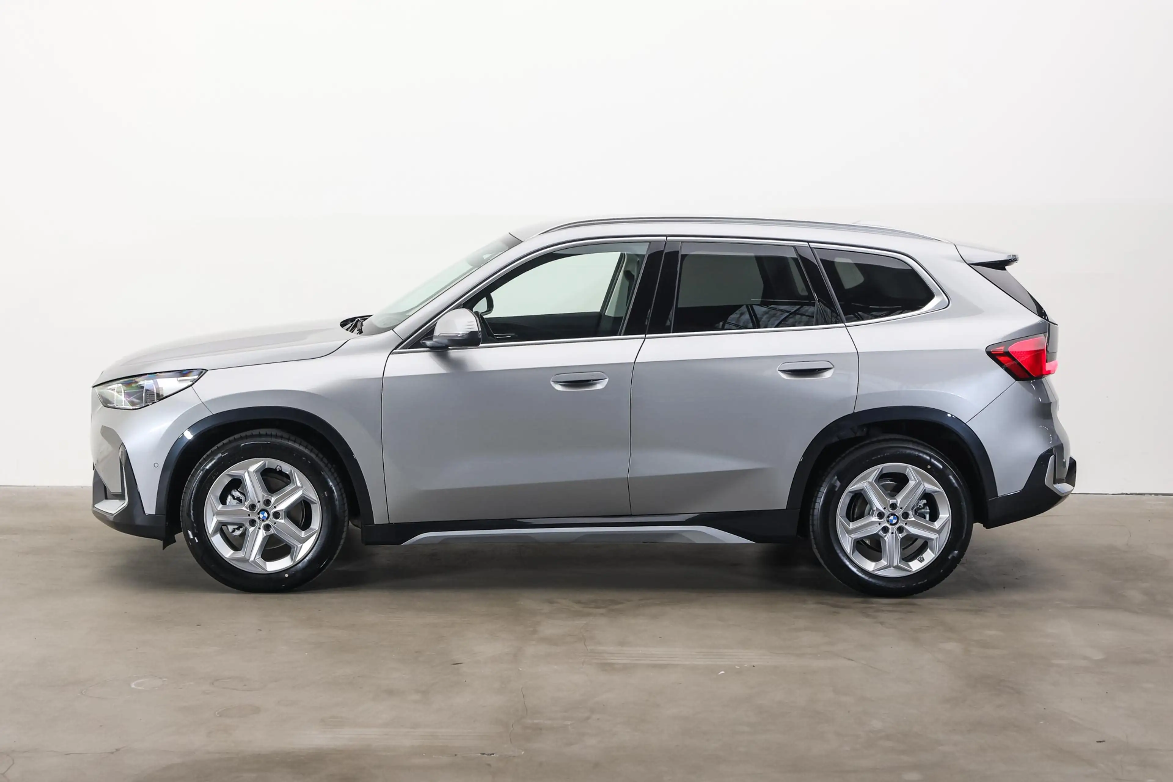 BMW iX1 eDrive20 xLine / Achteruitrijcamera / Adaptieve LE — photo 7