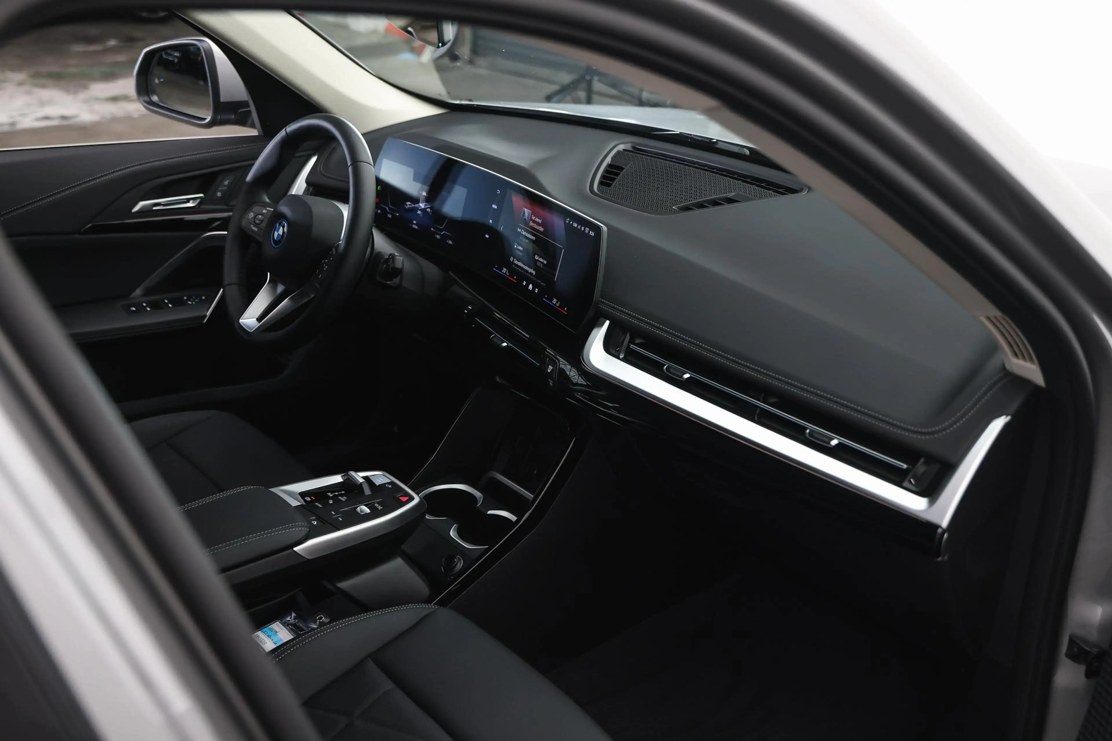 BMW iX1 eDrive20 xLine / Achteruitrijcamera / Adaptieve LE — photo 9