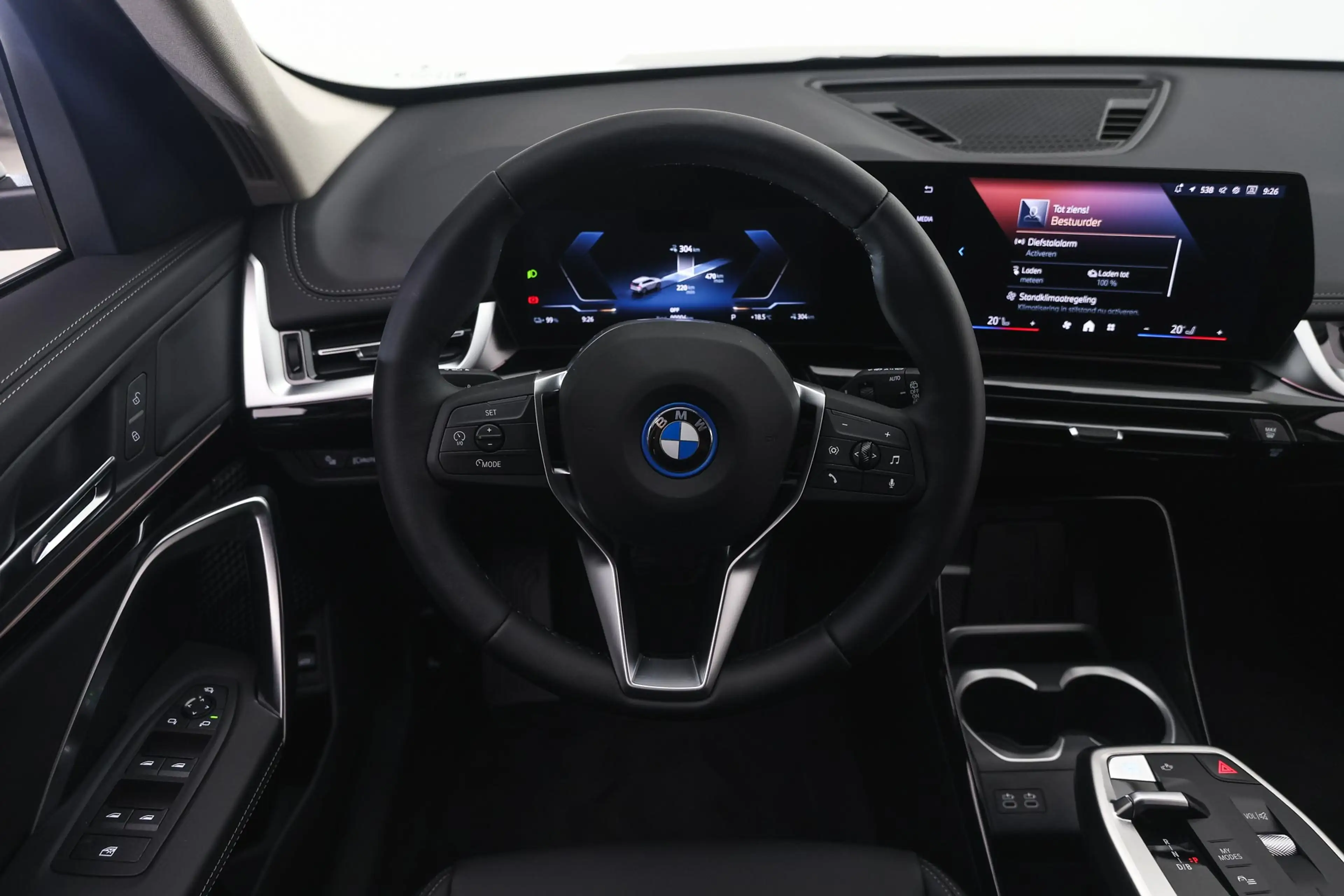 BMW iX1 eDrive20 xLine / Achteruitrijcamera / Adaptieve LE — photo 3
