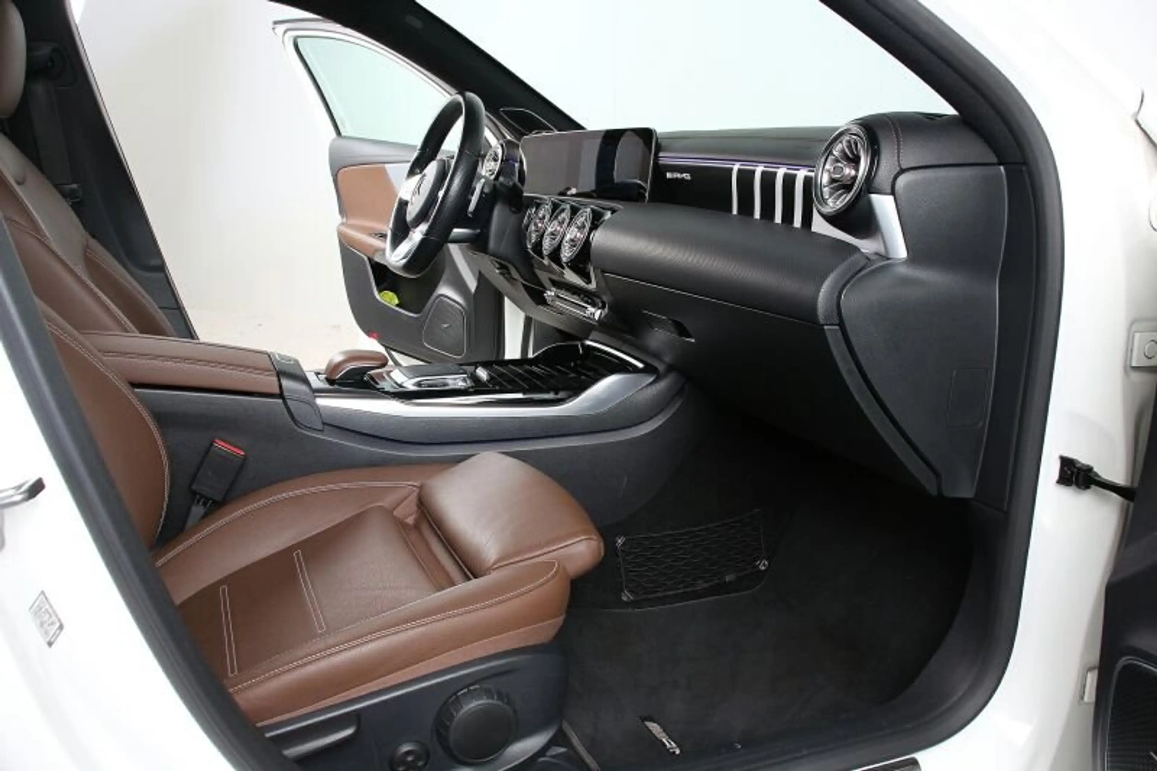Mercedes-Benz A 35 AMG A35 AMG 4Matic Navi LED Burmester Panorama — photo 7