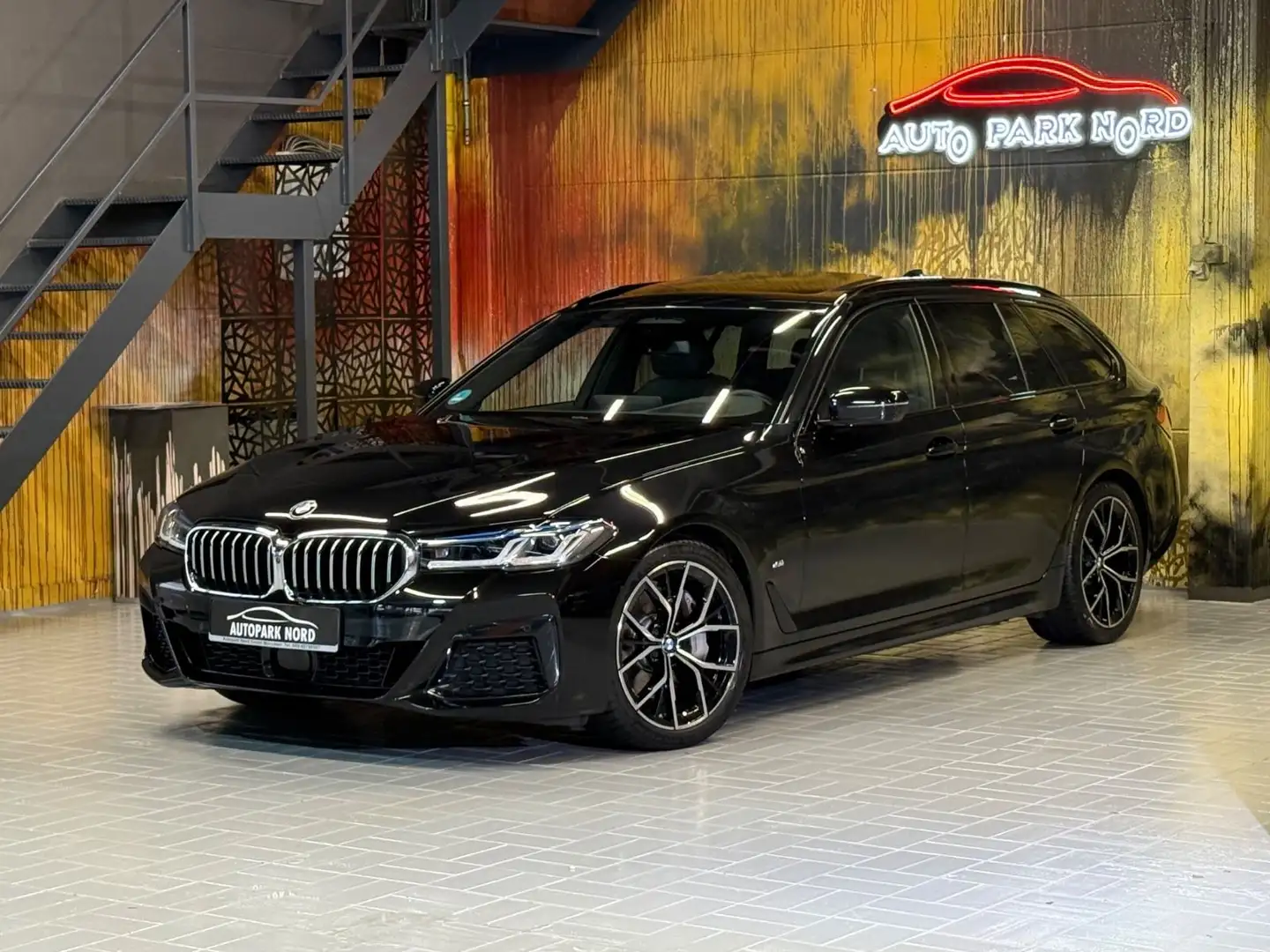 BMW 530 d xDrive M Sport LASER~HEADUP~LEDER~PANO~360° Schwarz - 1