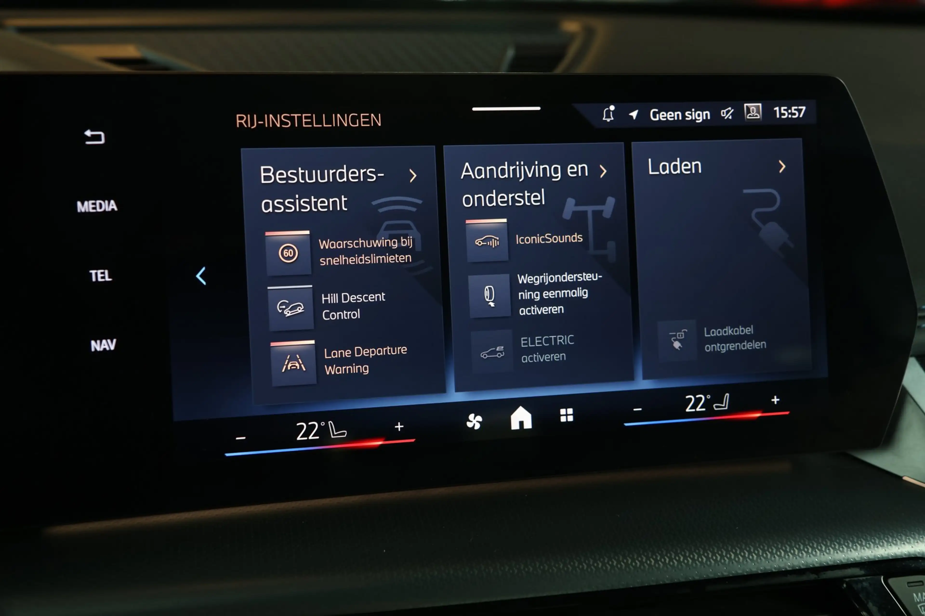 BMW X1 XDrive25e M-Sport 20 Inch Black Edition — photo 22