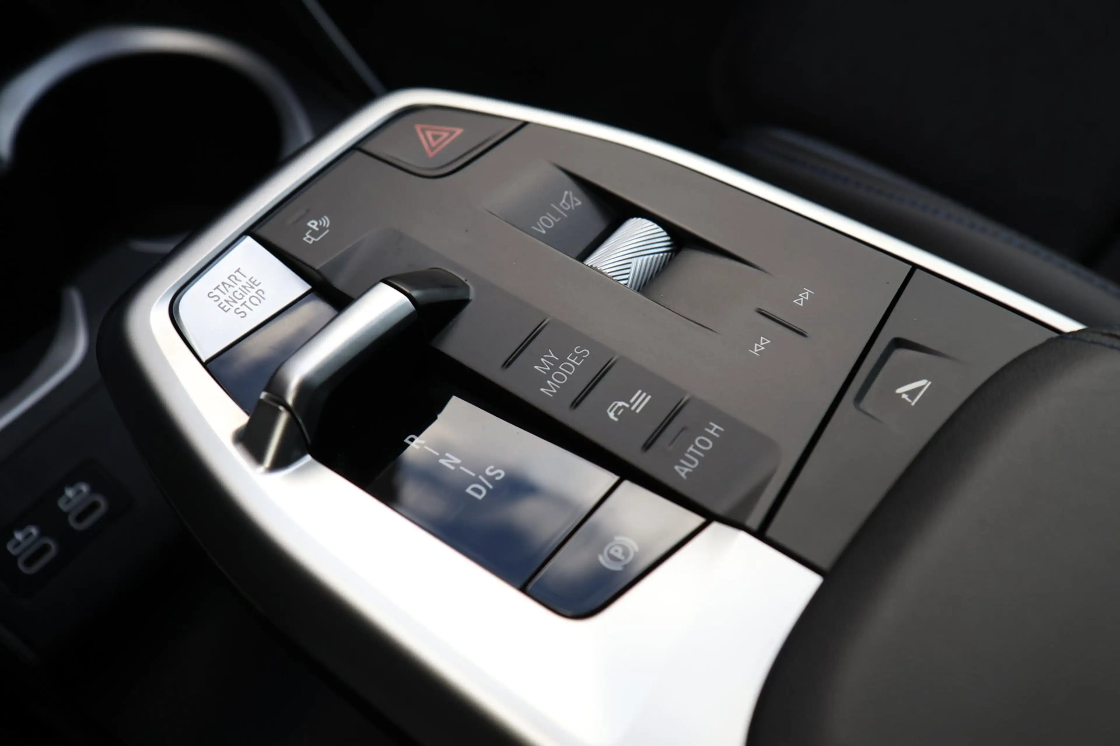 BMW X1 XDrive25e M-Sport 20 Inch Black Edition — photo 15