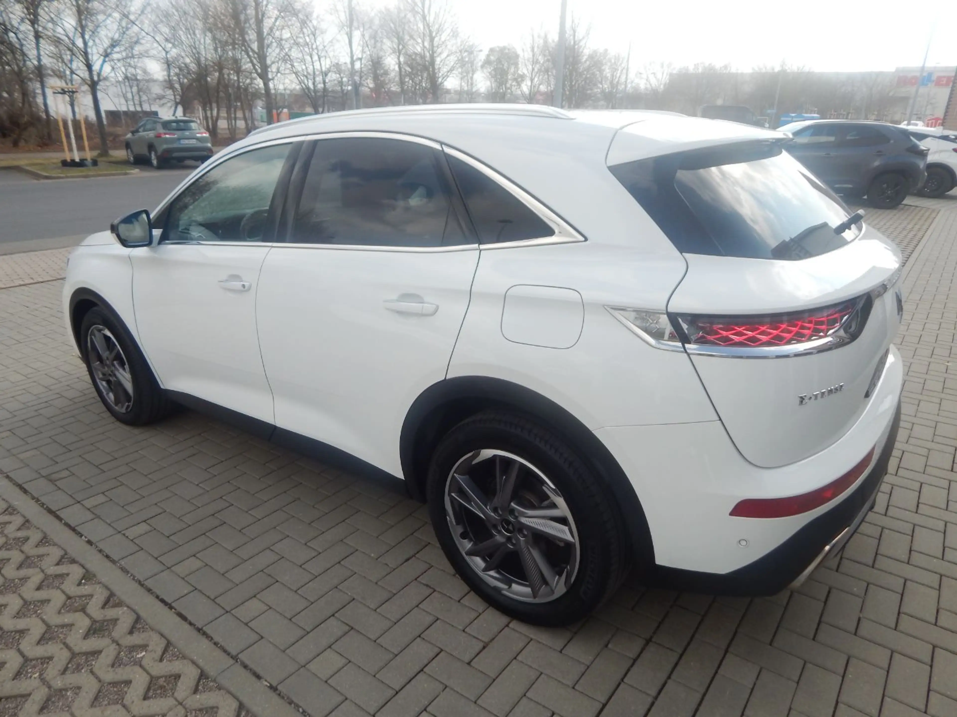 DS Automobiles DS 7 225 S&S 4x2 E-Tense W Rivoli Fernlichtass. — photo 4