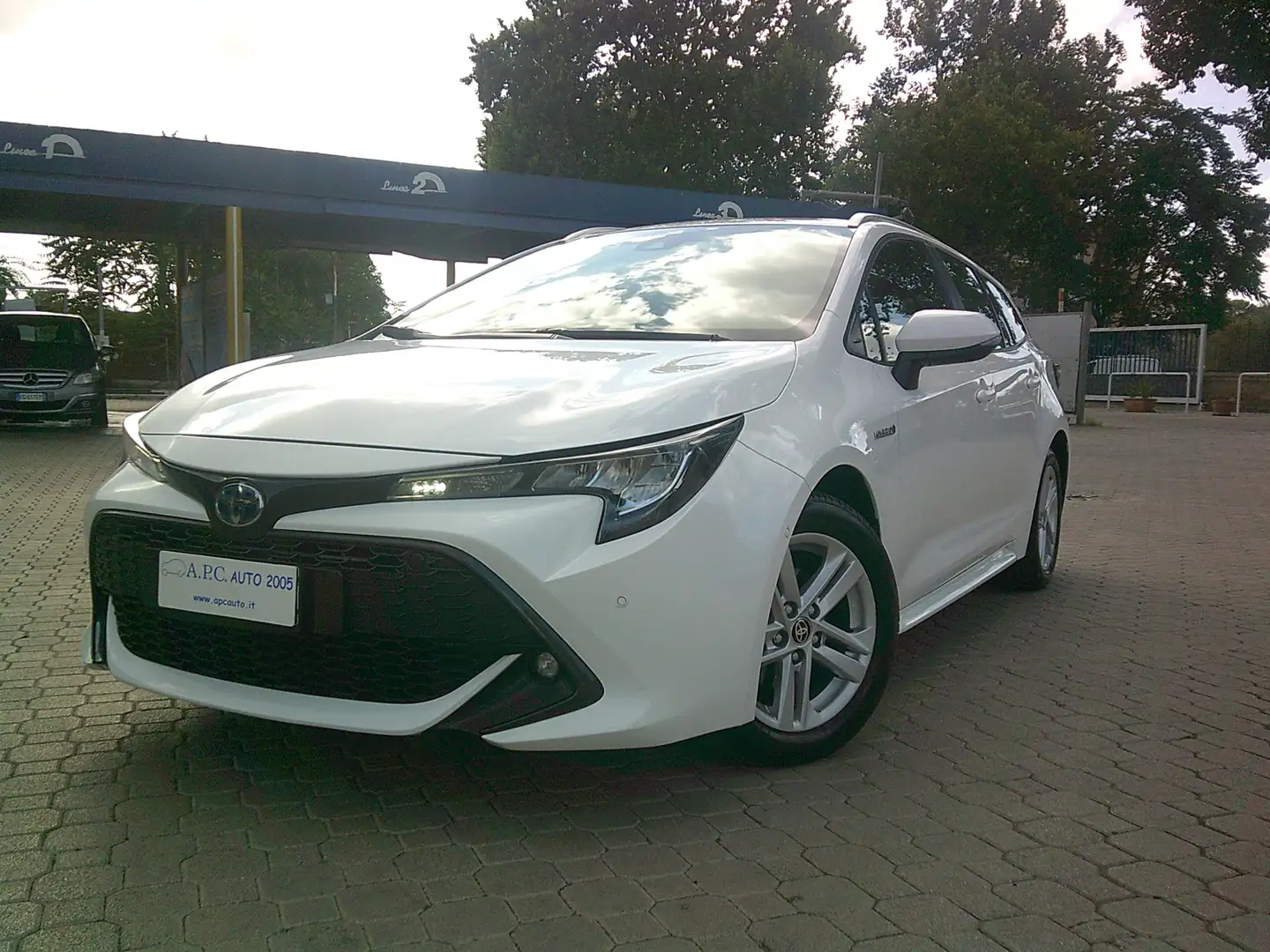Toyota Corolla Touring Sports Touring Sports 1.8h Business cvt Bianco - 1
