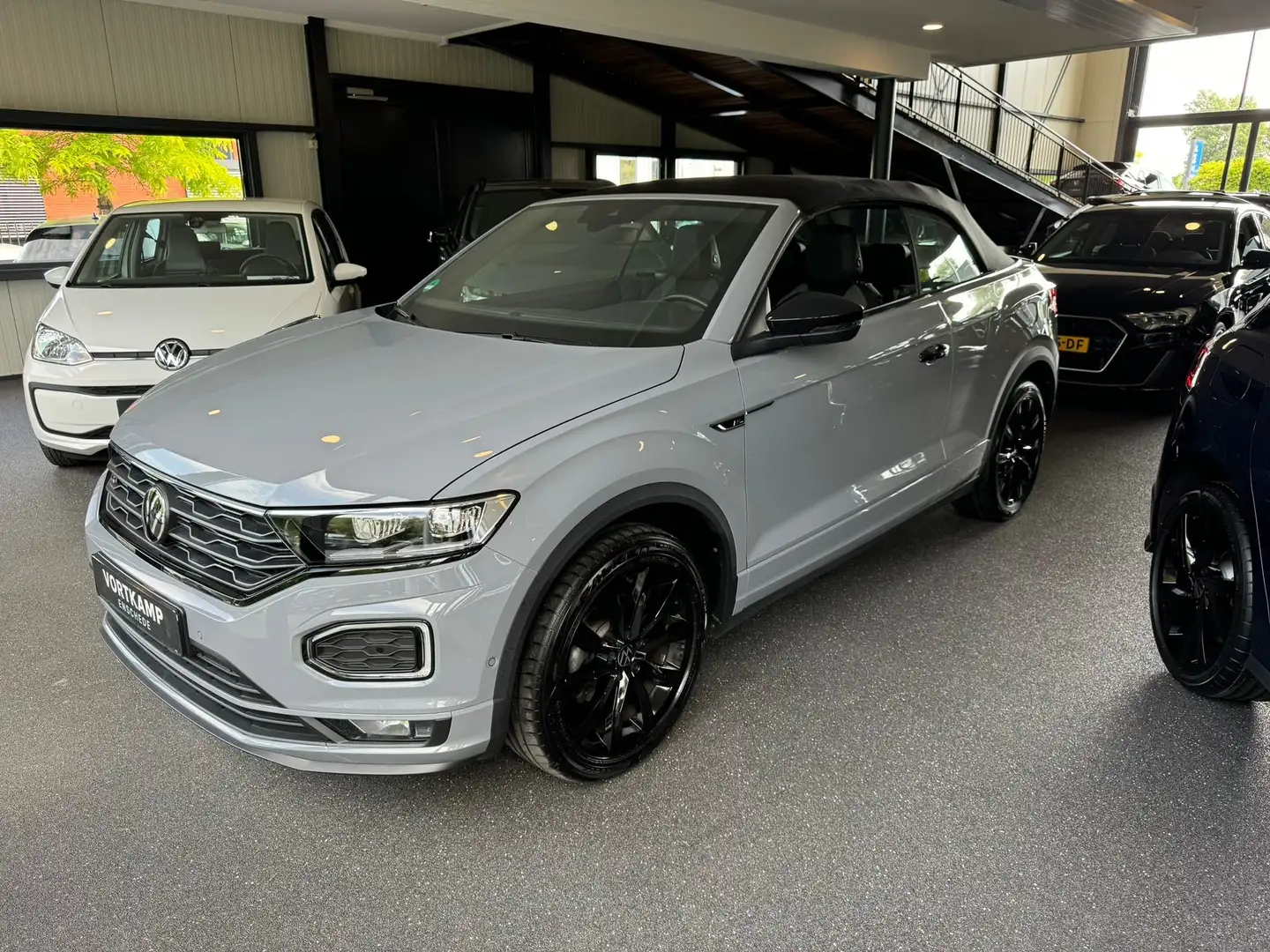 Volkswagen T-Roc T-Roc 1.5 TSI R-Line Grijs - 2