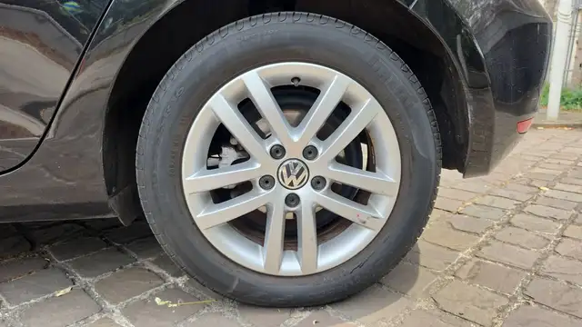 Volkswagen Golf view 19