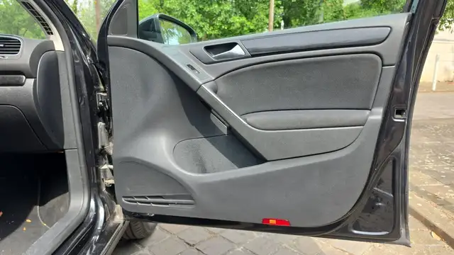 Volkswagen Golf view 23
