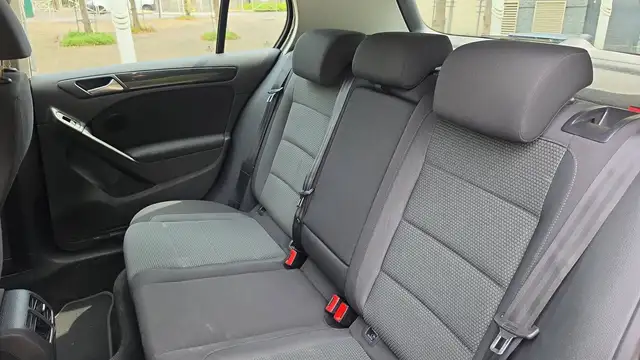 Volkswagen Golf view 9