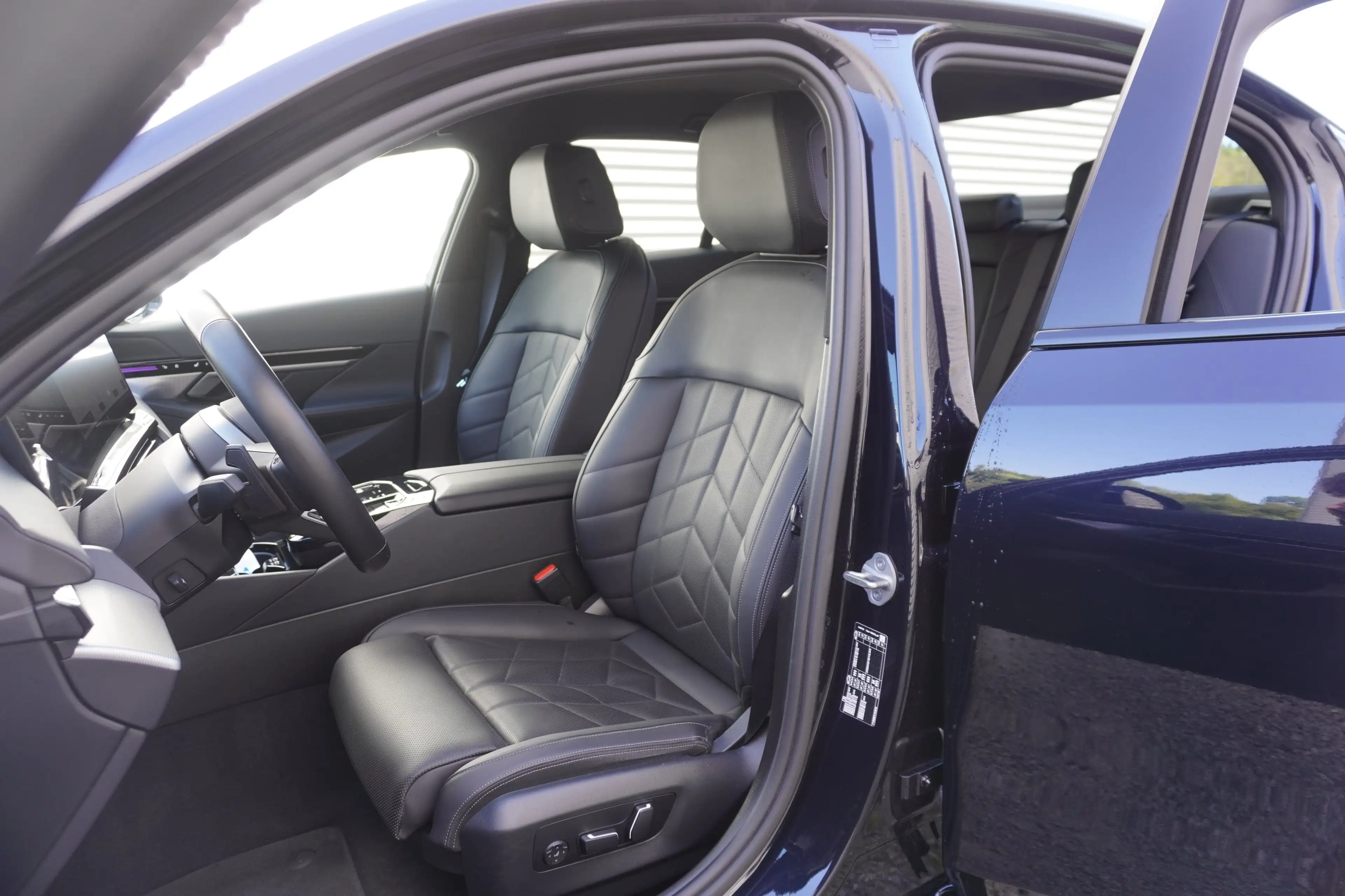 BMW 520 d Limousine M Sport ACC Komfortsitze Kamera Curved — photo 14