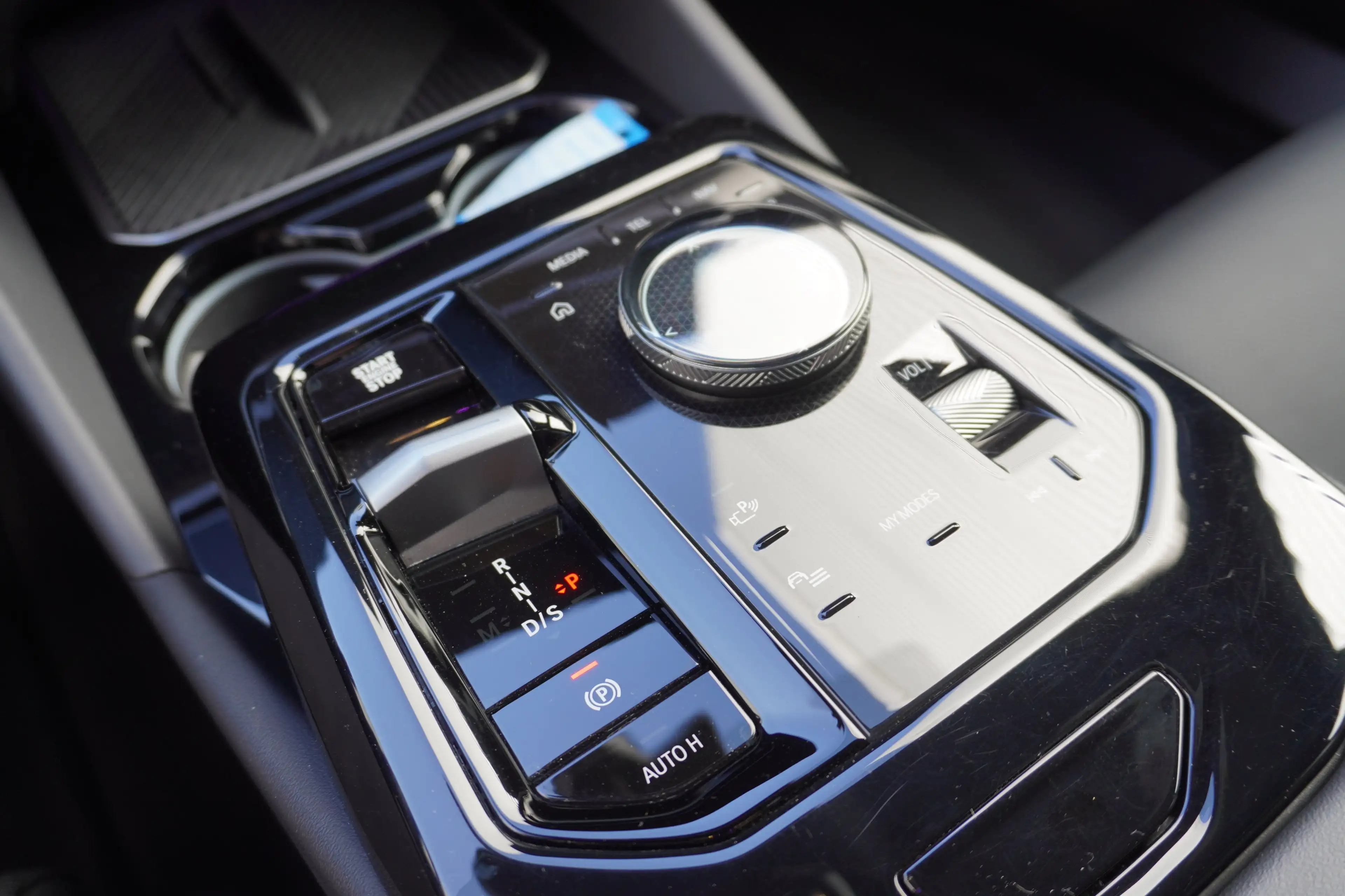 BMW 520 d Limousine M Sport ACC Komfortsitze Kamera Curved — photo 12