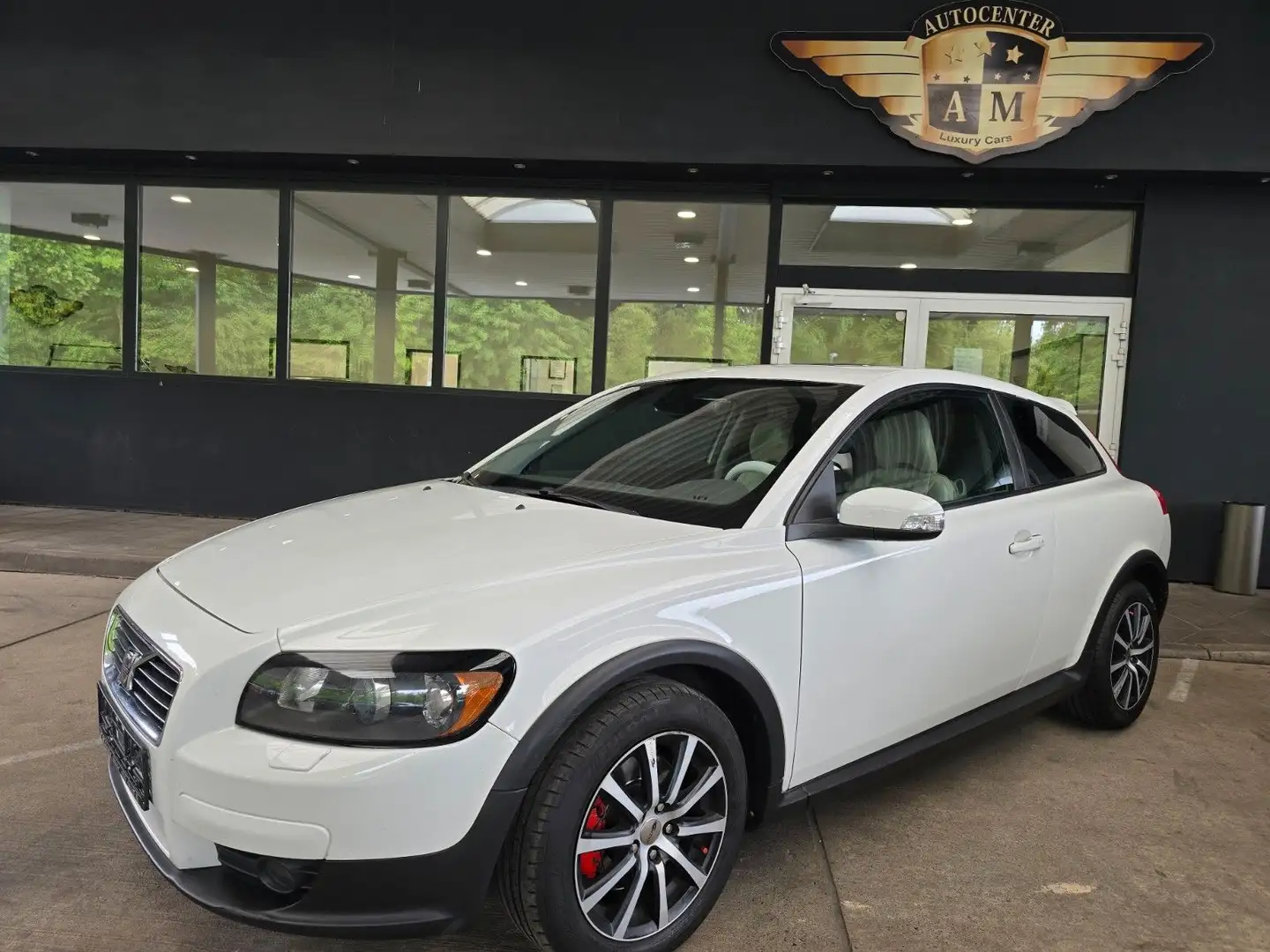 Volvo C30 D5 AUTOMATIK Summum LEDER/SSD/PDC/XENON Weiß - 1