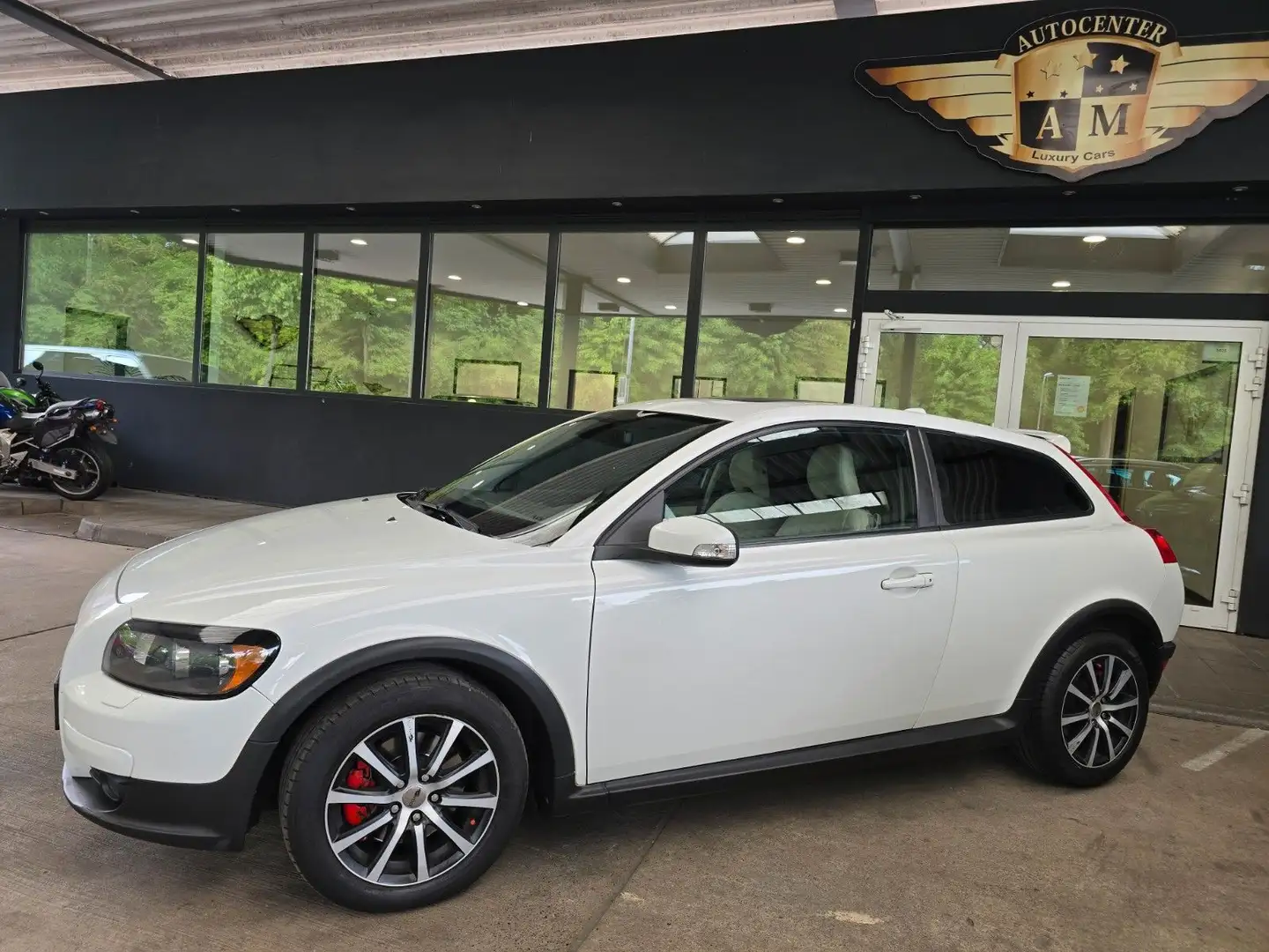 Volvo C30 D5 AUTOMATIK Summum LEDER/SSD/PDC/XENON Weiß - 2