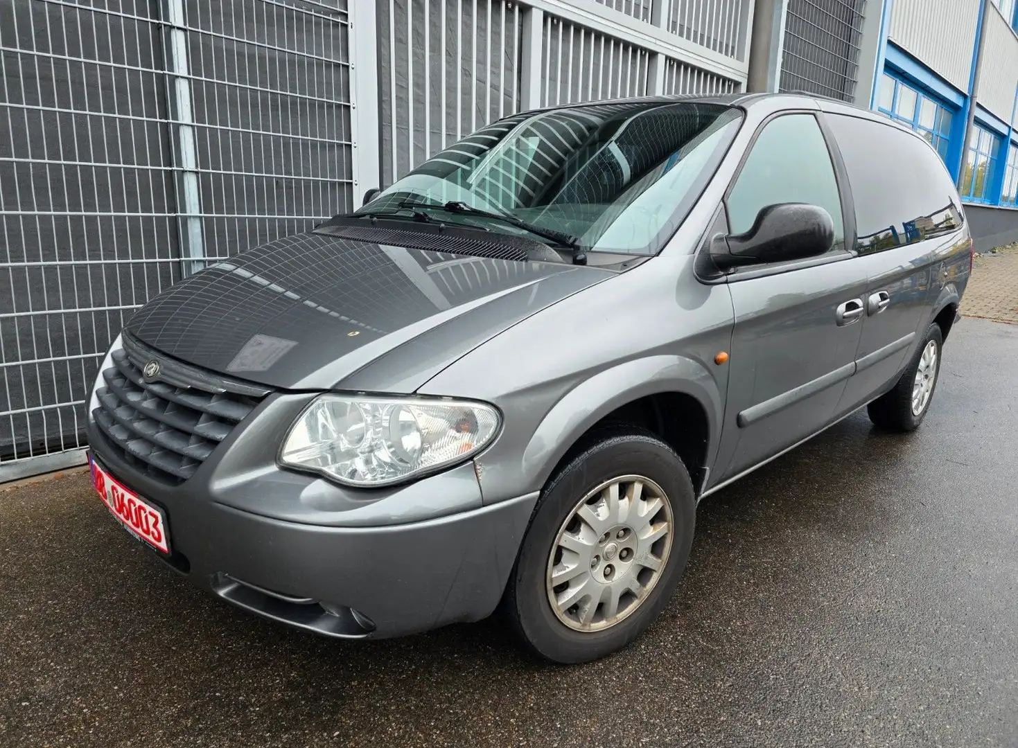 Chrysler Grand Voyager 2.8/AUTOMATIK/TÜV NEU/7 SITZE/NAVI Grau - 2