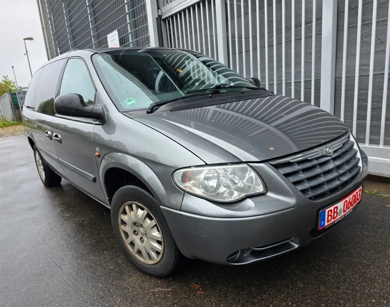 Chrysler Grand Voyager 2.8/AUTOMATIK/TÜV NEU/7 SITZE/NAVI Grau - 1