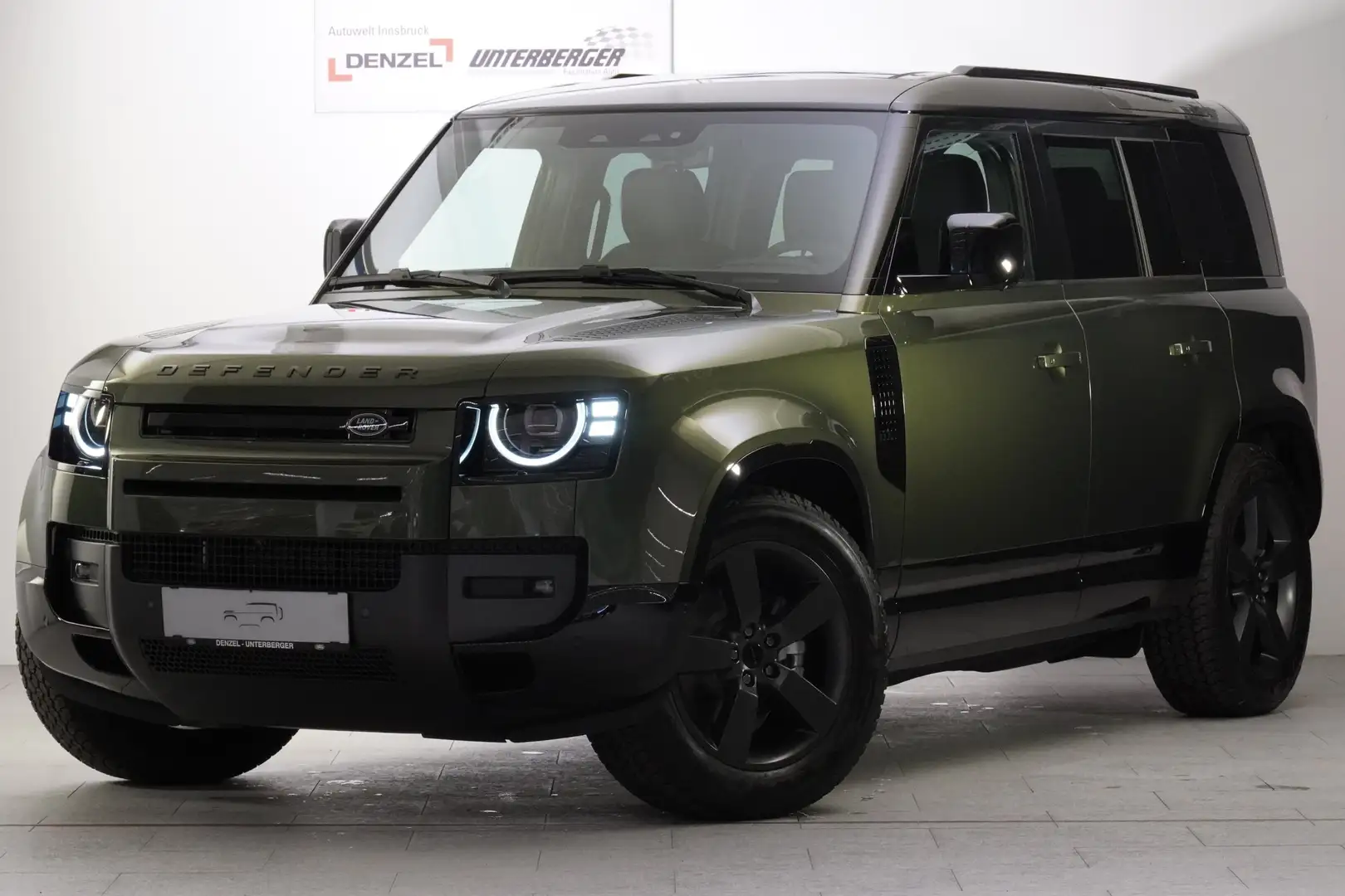 Land Rover Defender 3.0D X Dyn SE Grün - 2