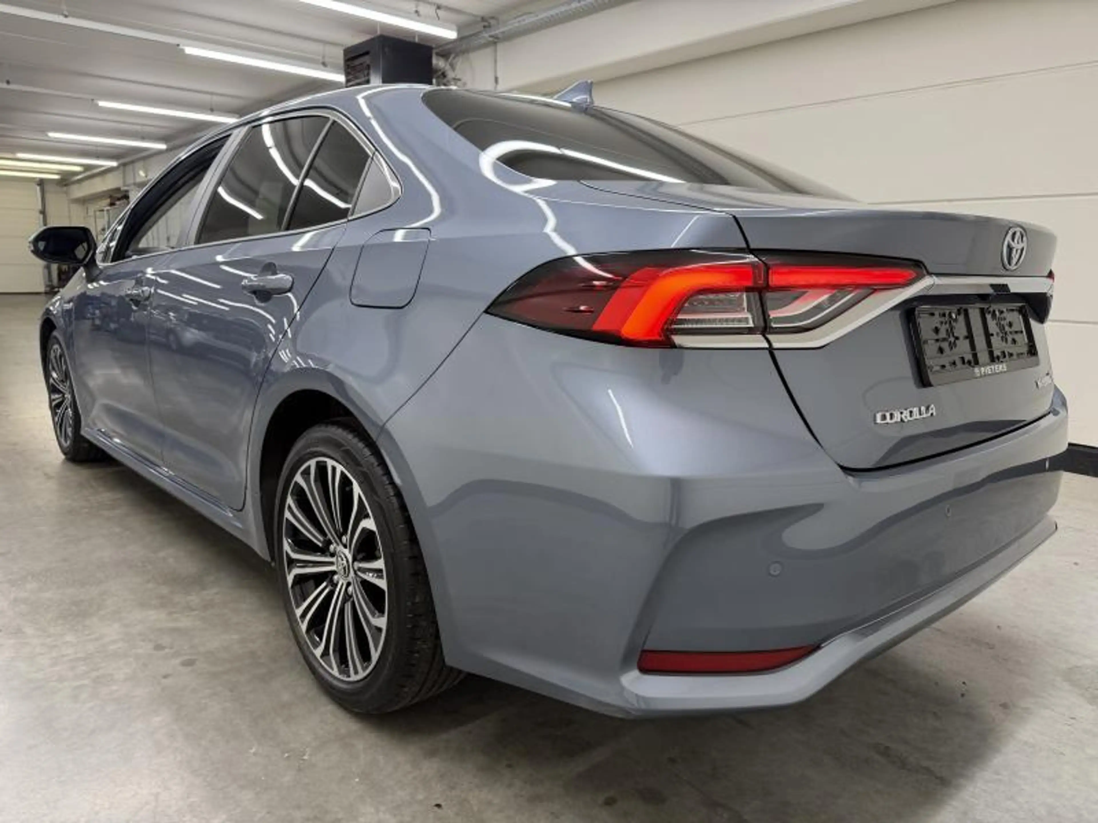 Toyota Corolla Sedan + Premium + Open dak — photo 4