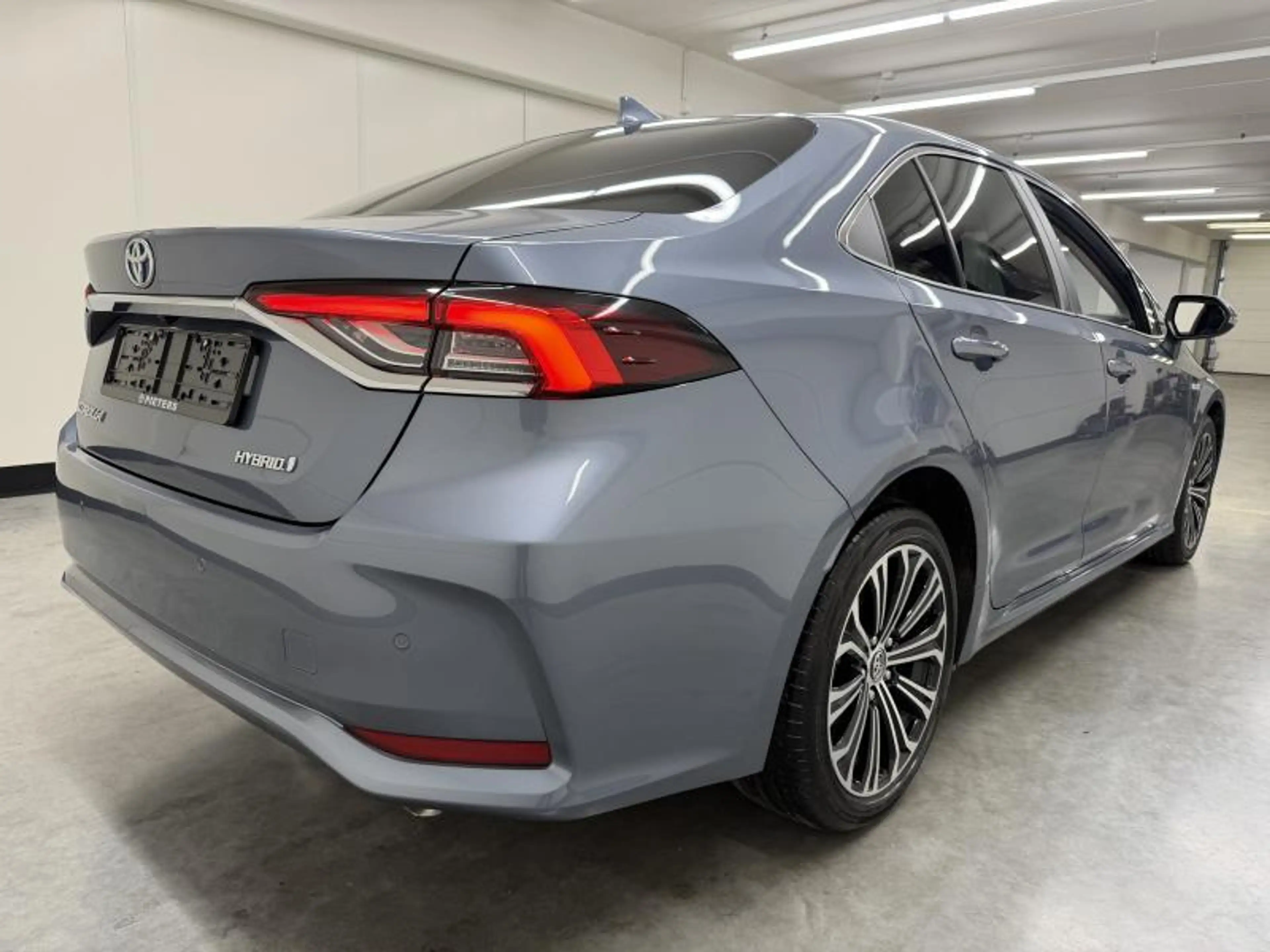 Toyota Corolla Sedan + Premium + Open dak — photo 3