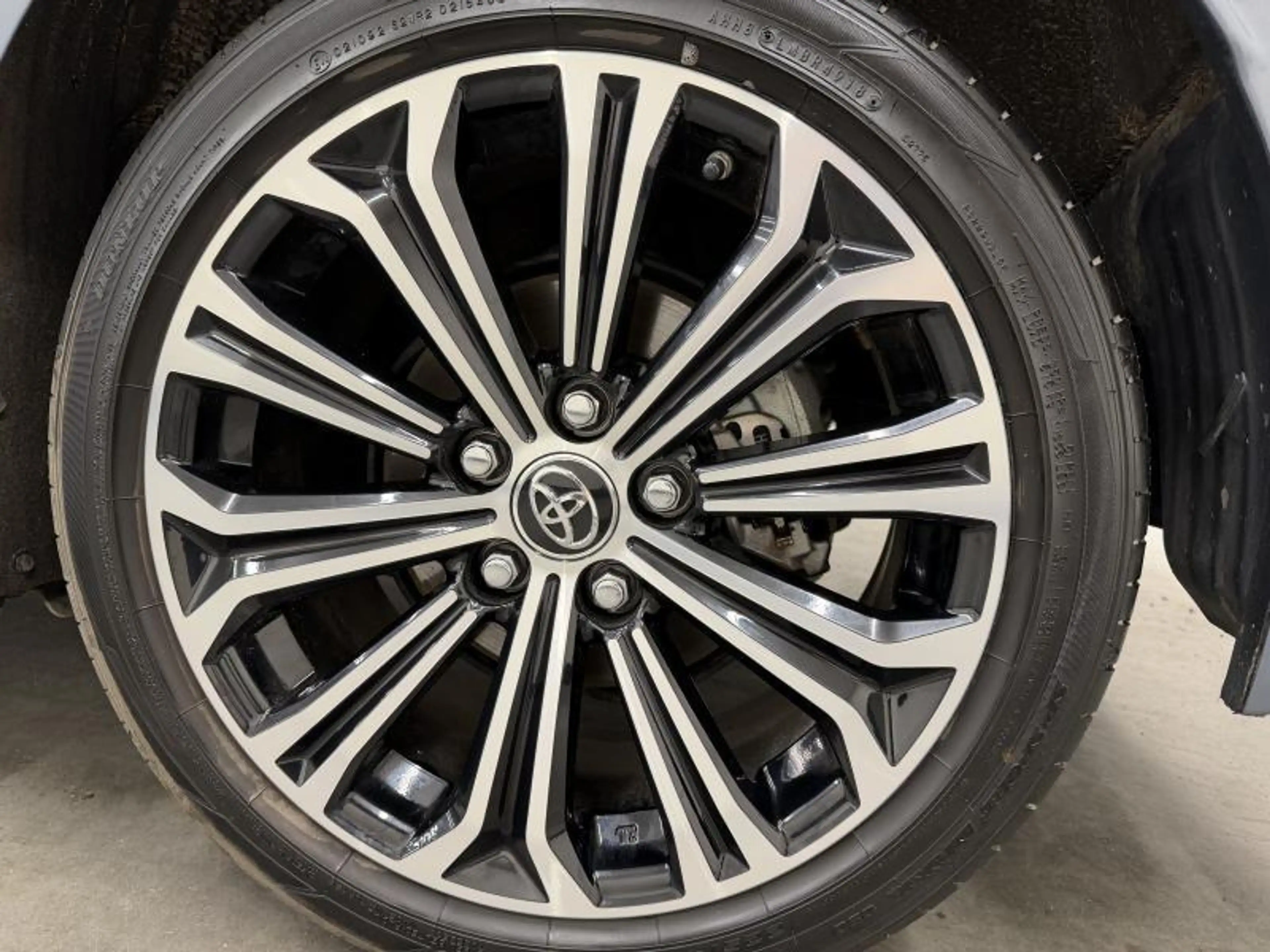 Toyota Corolla Sedan + Premium + Open dak — photo 7