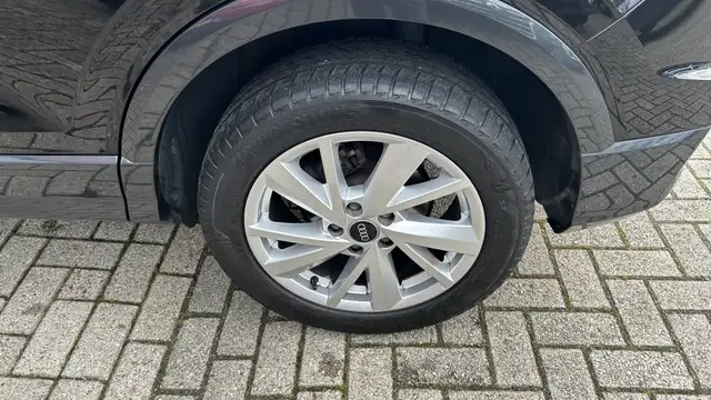 Audi Q2 view 26