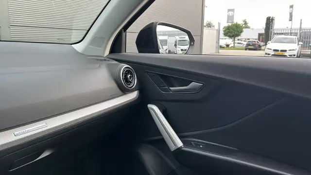 Audi Q2 view 16
